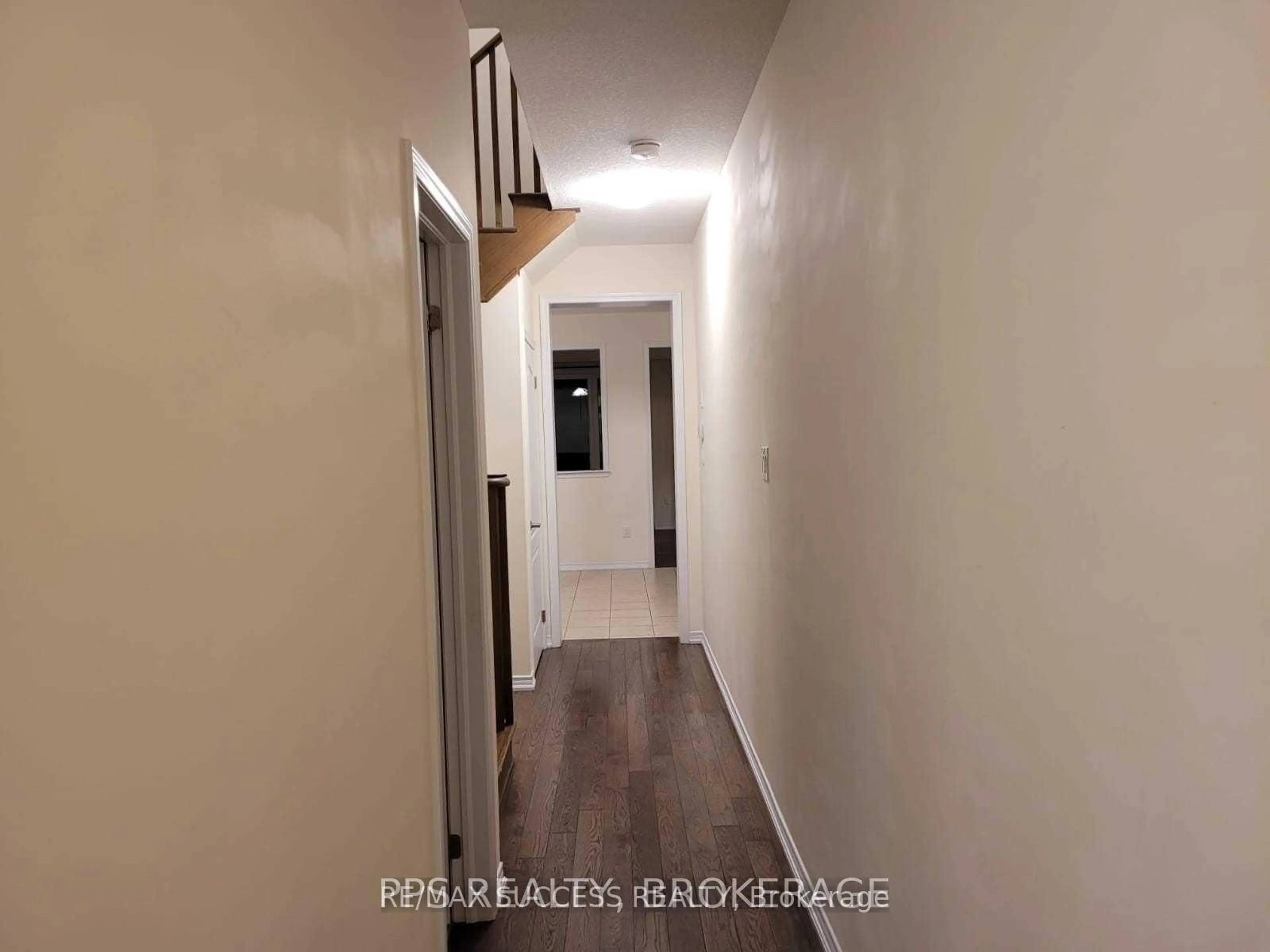 Indoor entryway for 7916 Odell Cres, Niagara Falls Ontario L2H 3R6