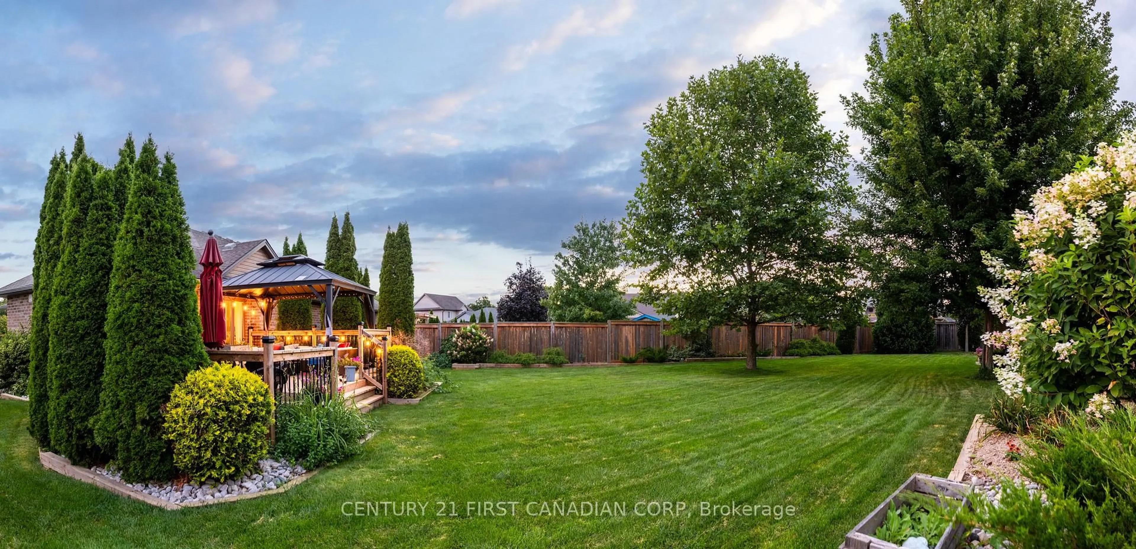 A pic from outside/outdoor area/front of a property/back of a property/a pic from drone, unknown for 26 Cardinal Crt, St. Thomas Ontario N5P 0C5