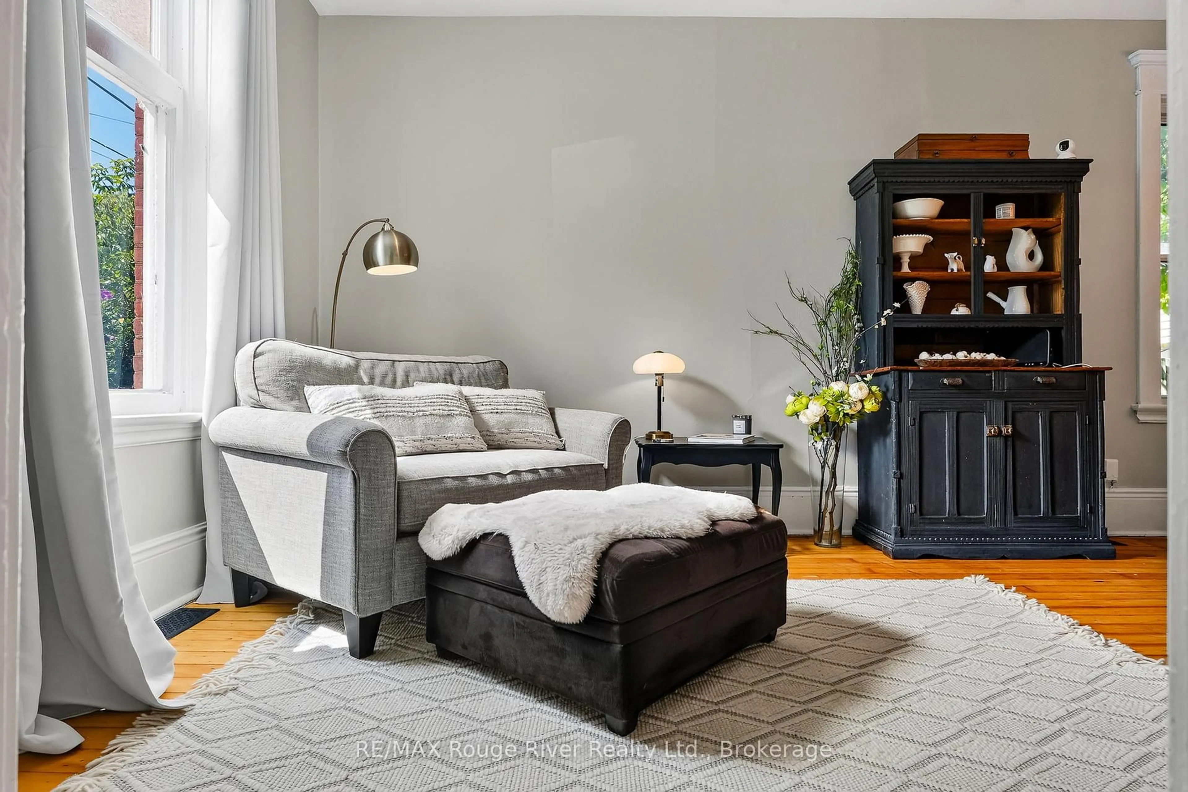 Living room with furniture, unknown for 278 Dalhousie St, Peterborough Ontario K9J 2M4