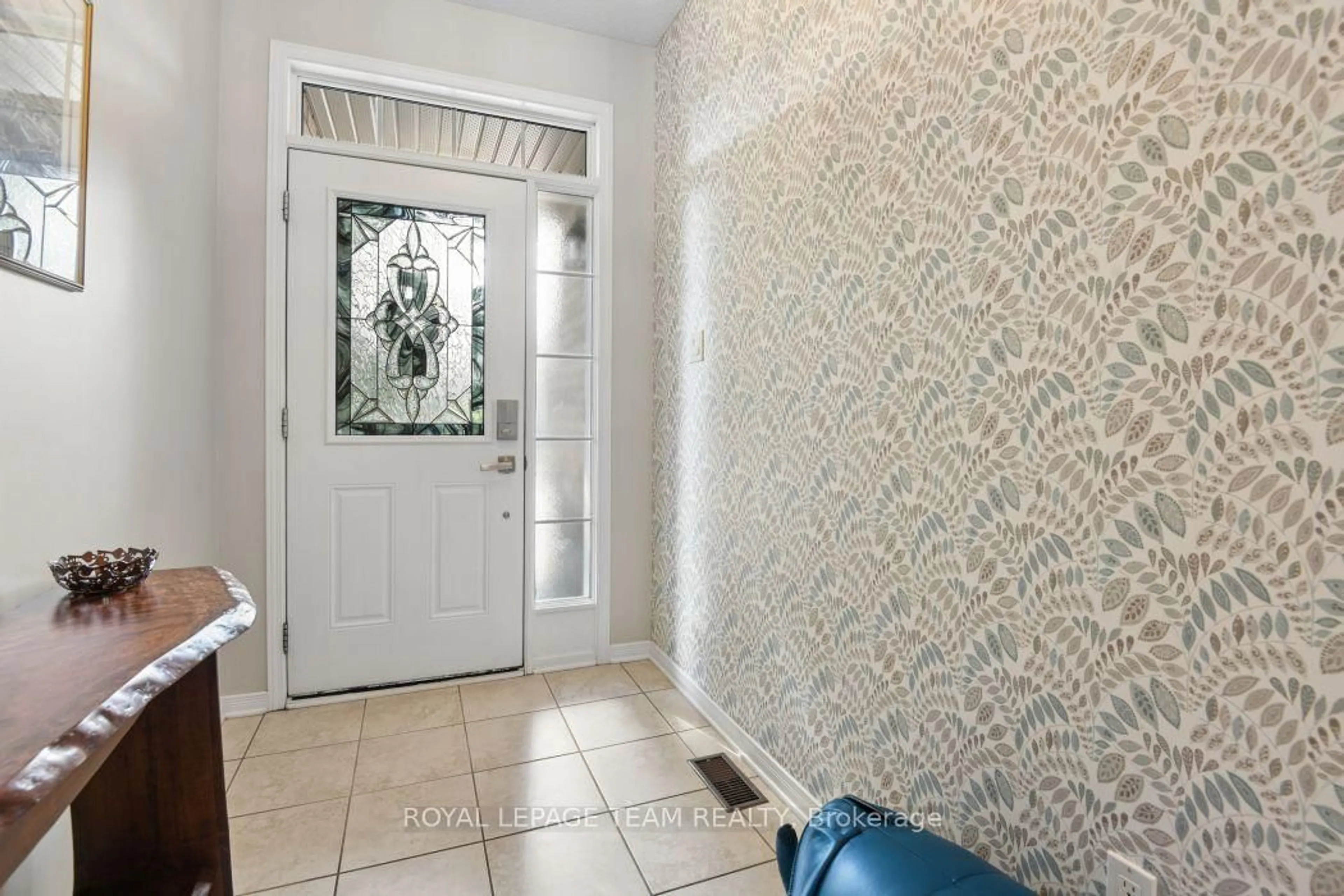 Indoor entryway for 934 Burwash Landing Way, Kanata Ontario K2W 0C8