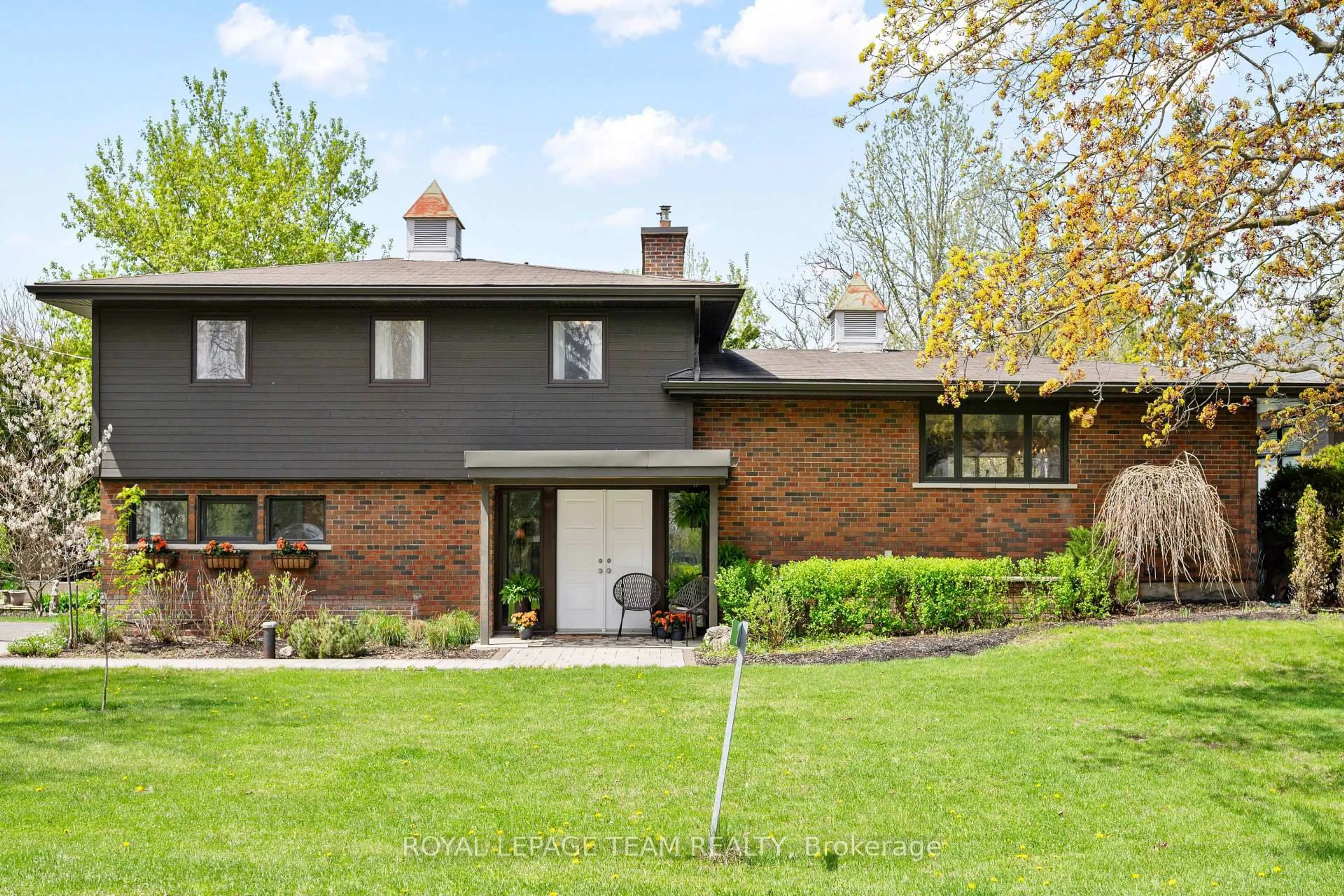 Home with brick exterior material, street for 2 Lockview Rd, Ottawa Ontario K4M 1B2