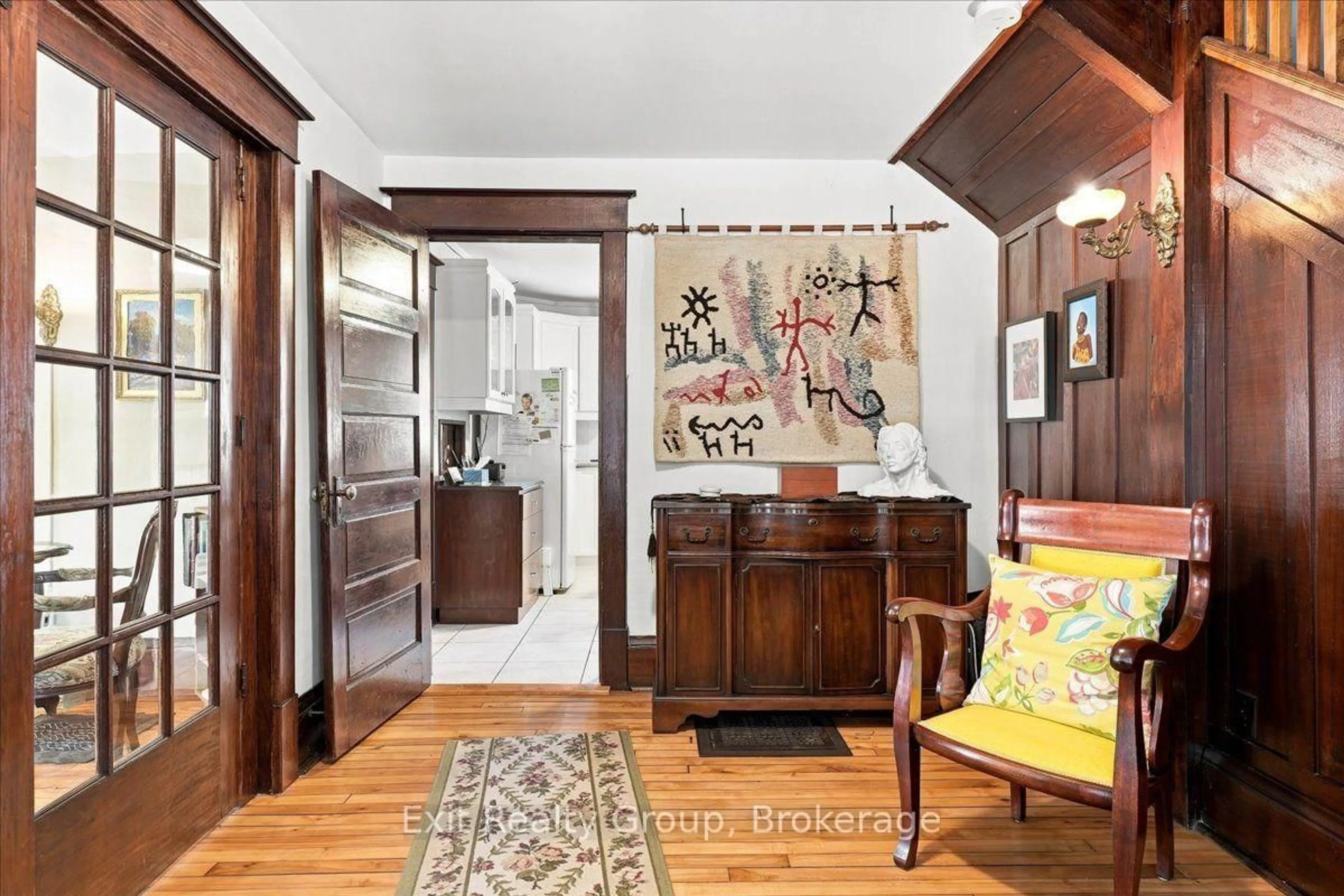Indoor entryway for 28 Lorne Ave, Quinte West Ontario K8V 5B3