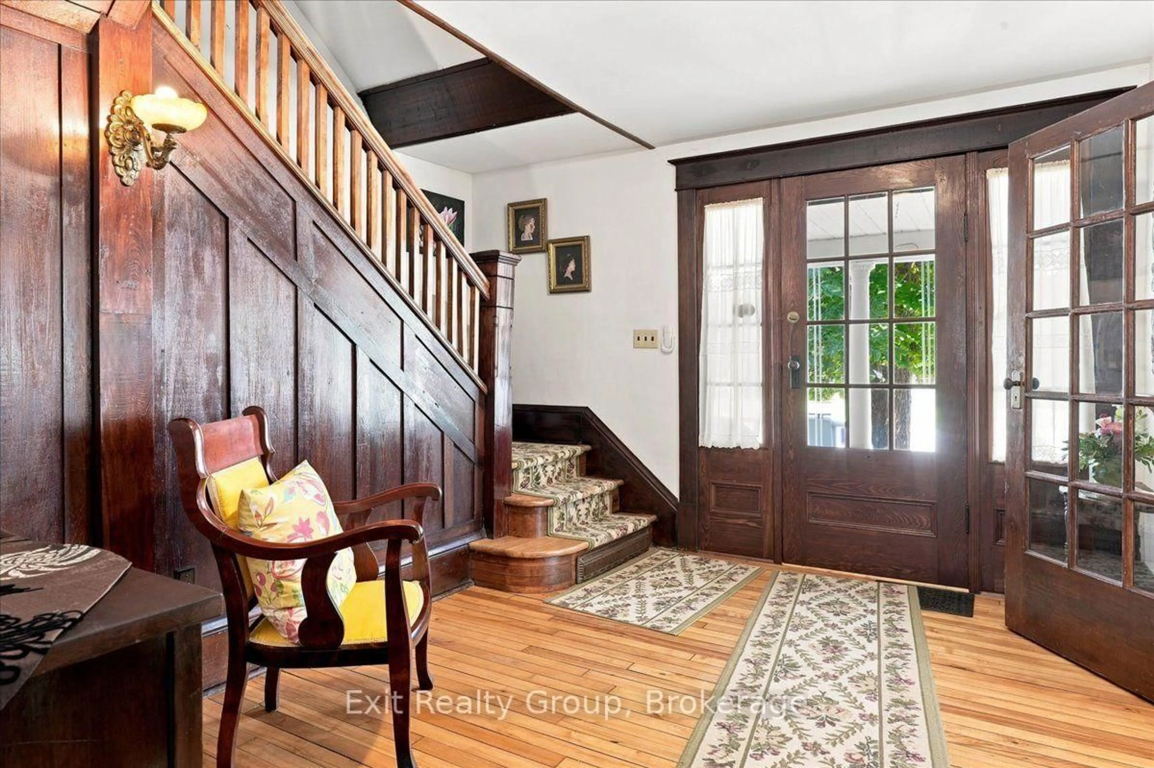 Indoor entryway for 28 Lorne Ave, Quinte West Ontario K8V 5B3