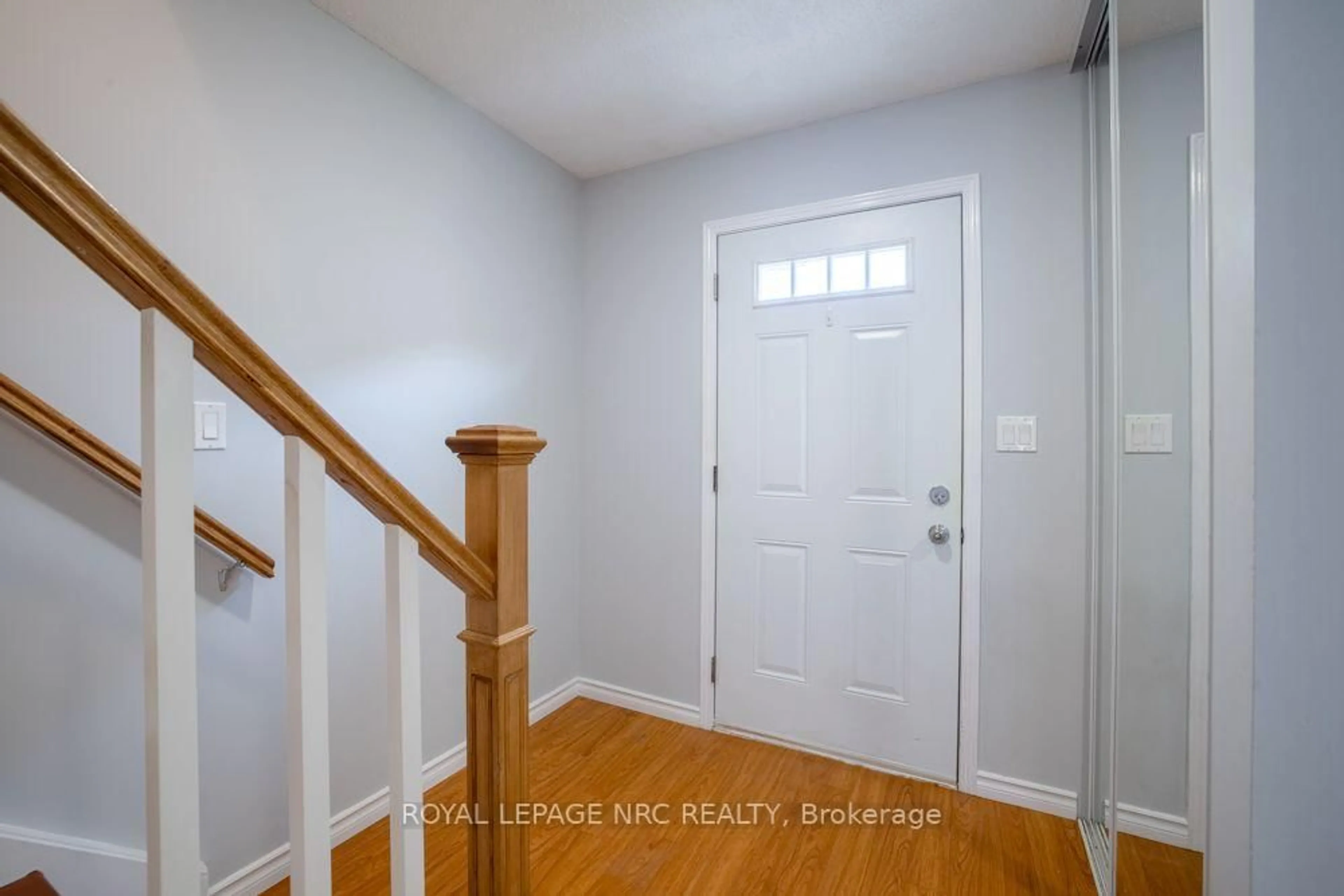 Indoor entryway for 65 Dorchester Blvd #48, St. Catharines Ontario L2M 7T7