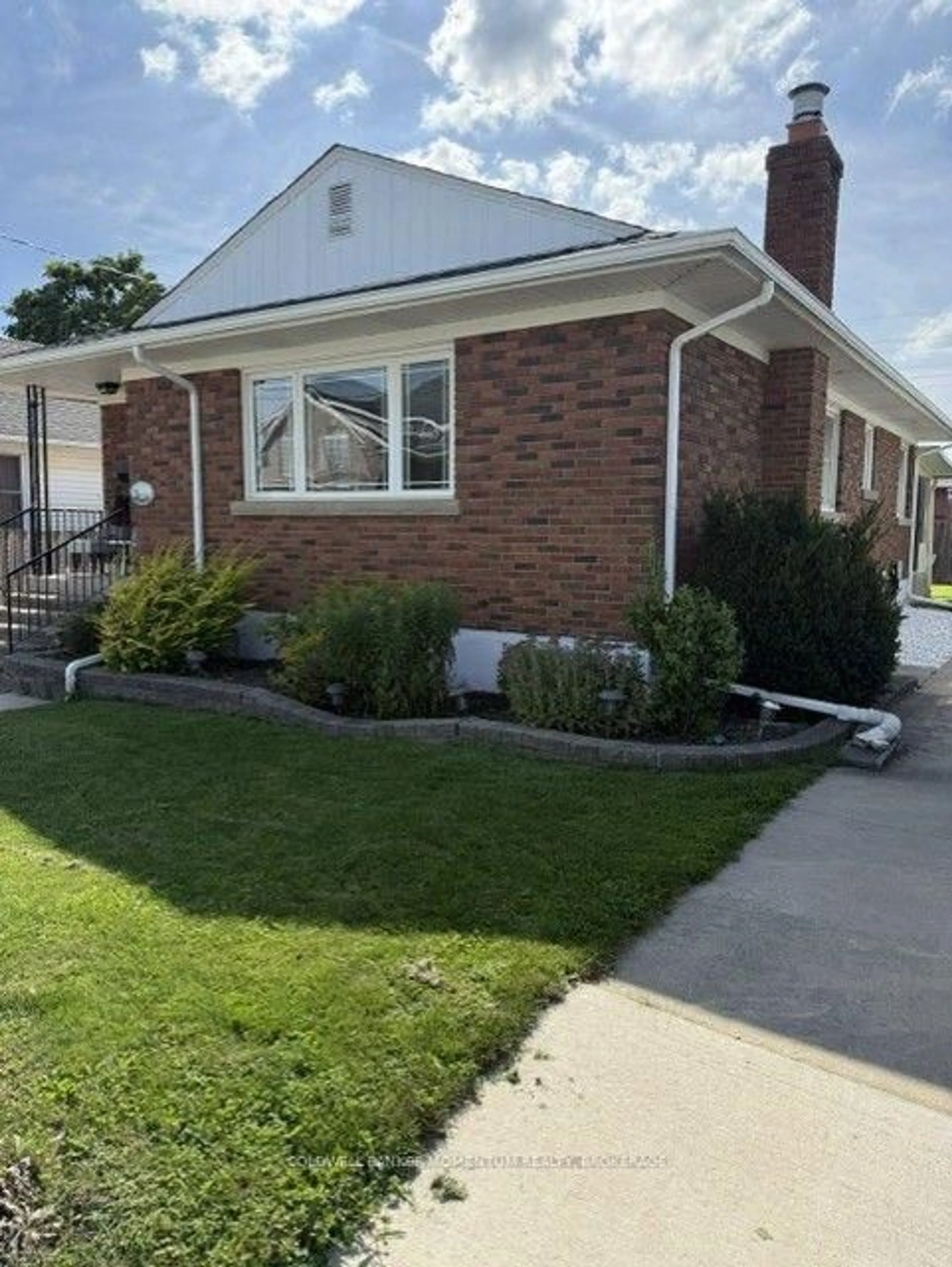 Home with brick exterior material, street for 51 Martin St, Thorold Ontario L2V 3X3