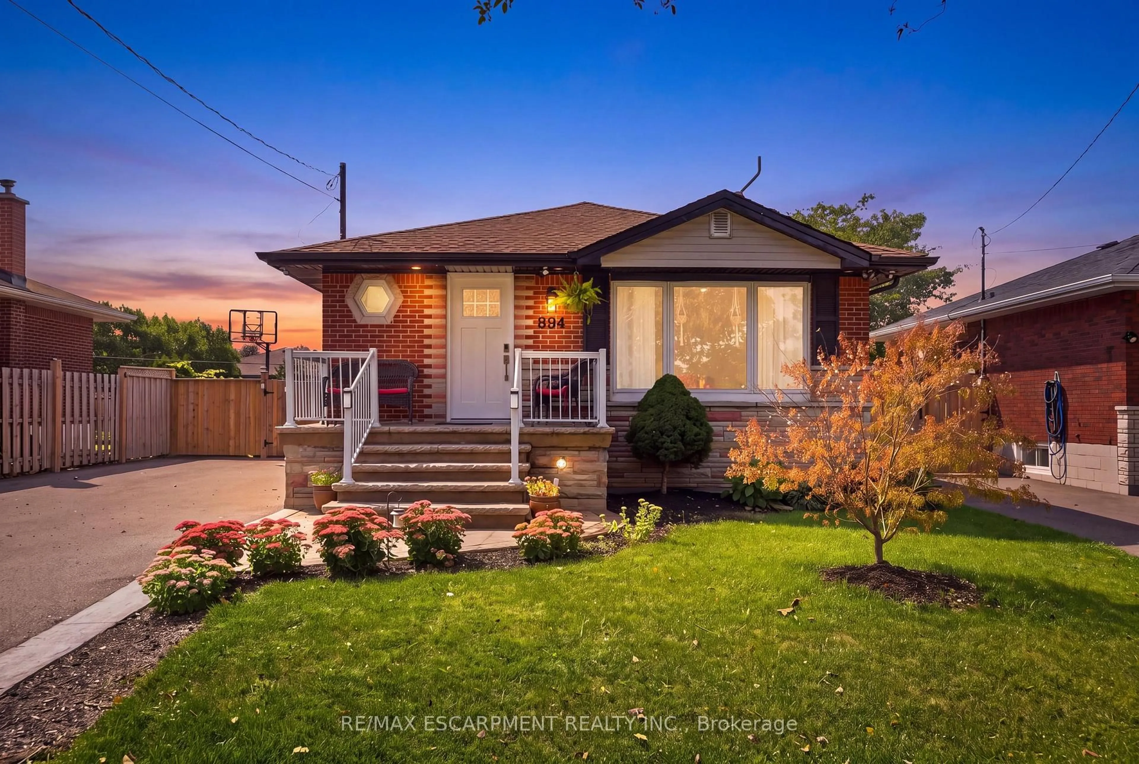 Home with brick exterior material, street for 894 Brucedale Ave, Hamilton Ontario L8B 1S9
