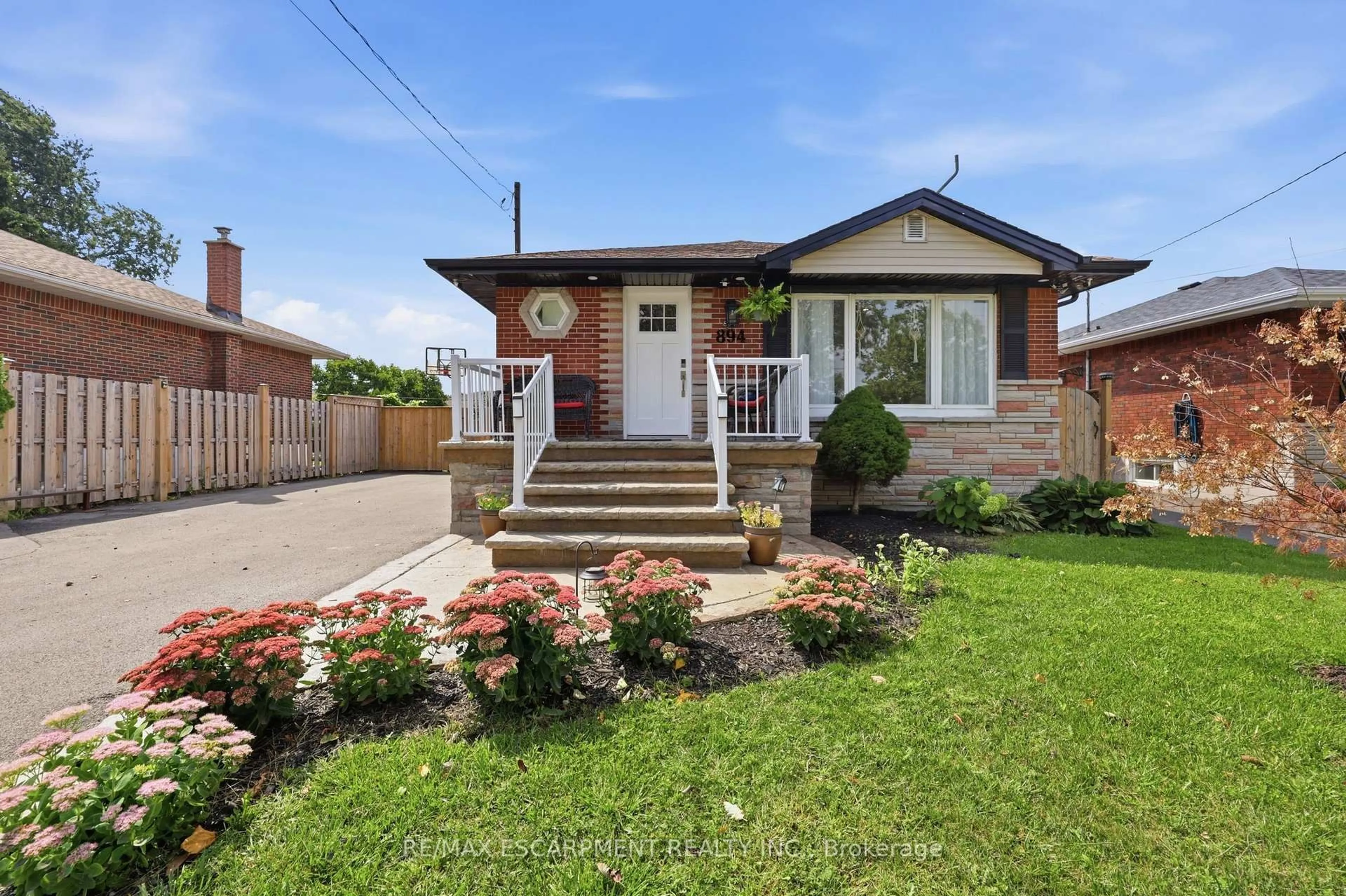 Home with brick exterior material, street for 894 Brucedale Ave, Hamilton Ontario L8B 1S9