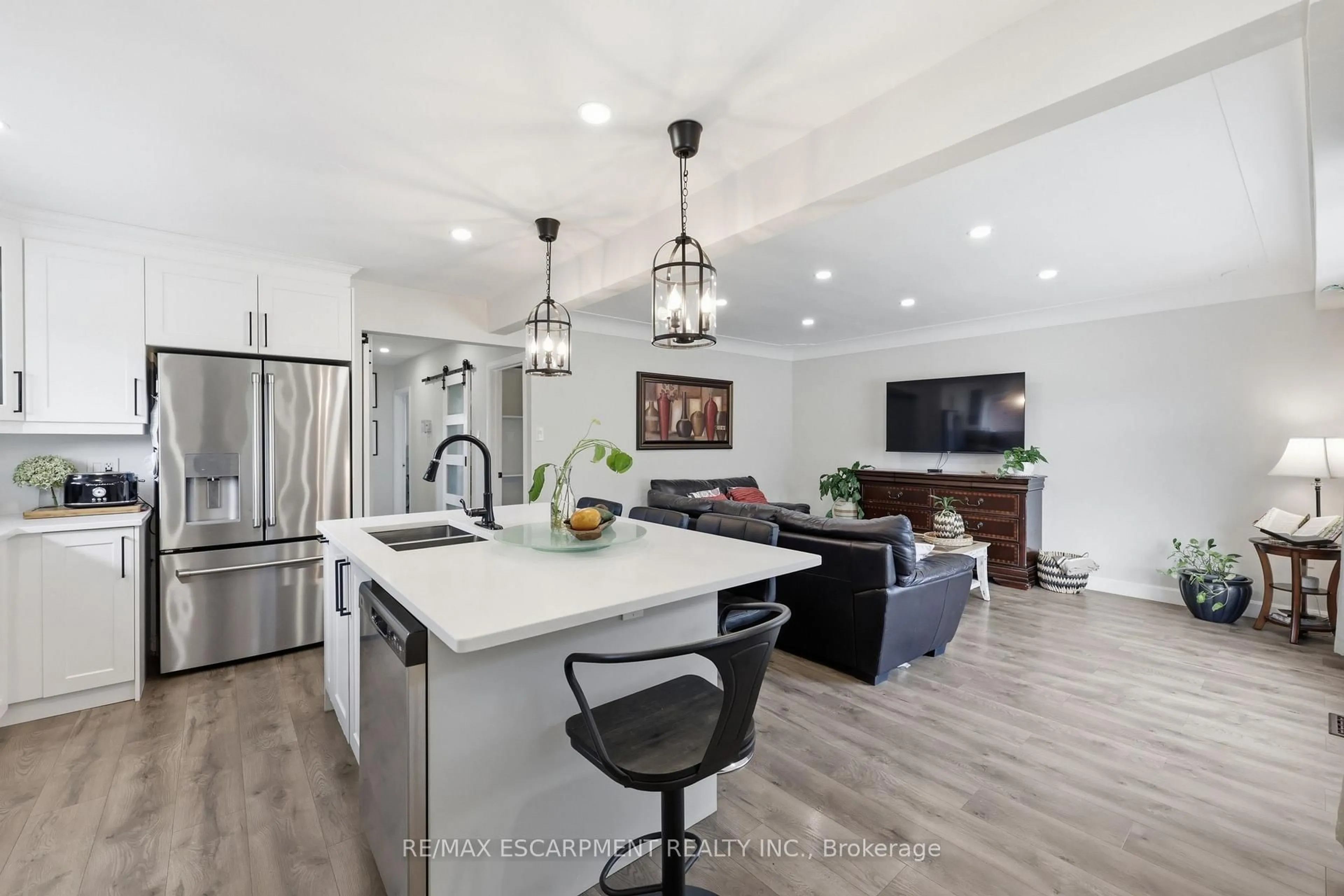 Open concept kitchen, unknown for 894 Brucedale Ave, Hamilton Ontario L8B 1S9
