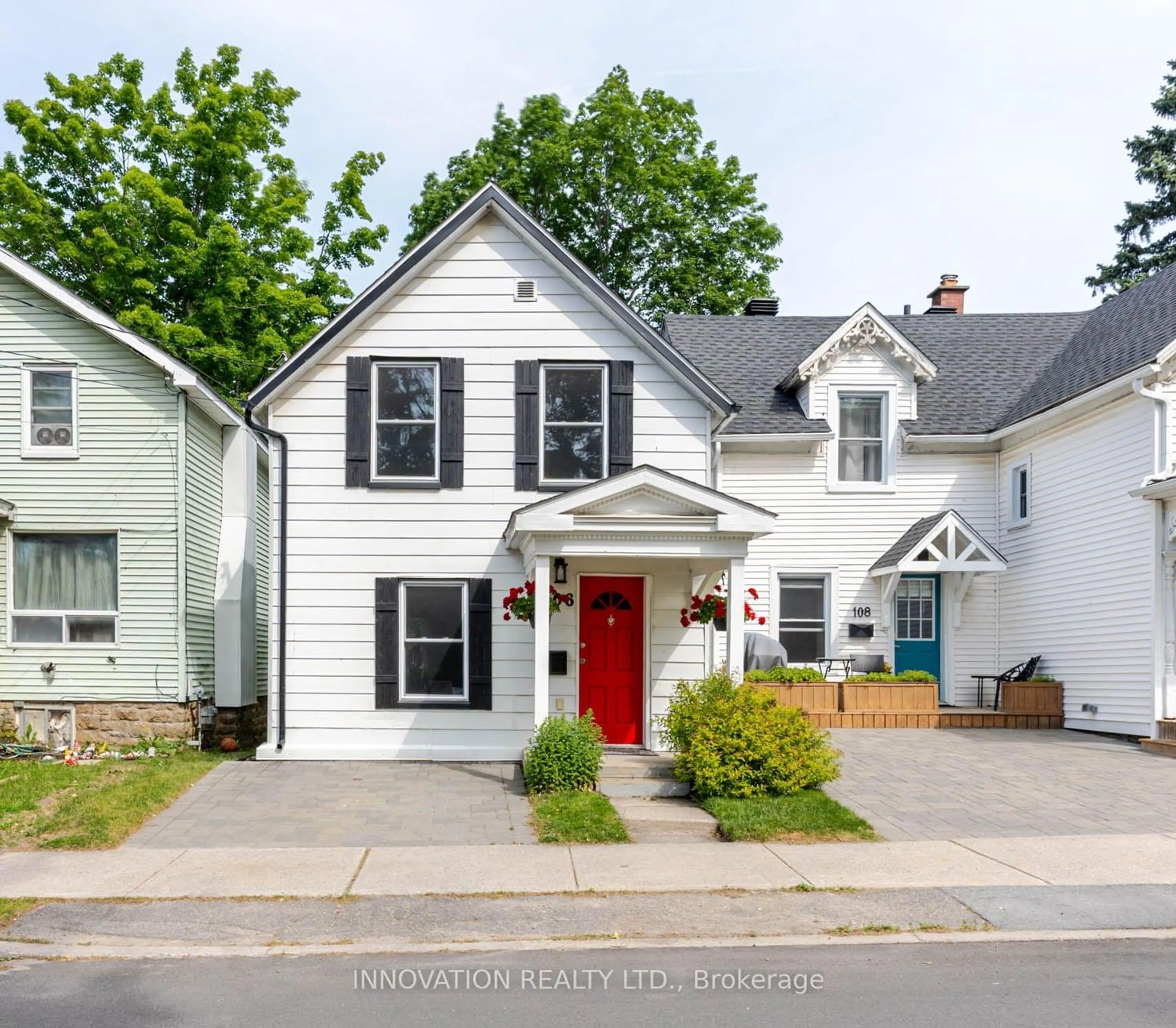 Home with vinyl exterior material, street for 106 James St, Brockville Ontario K6V 1K8