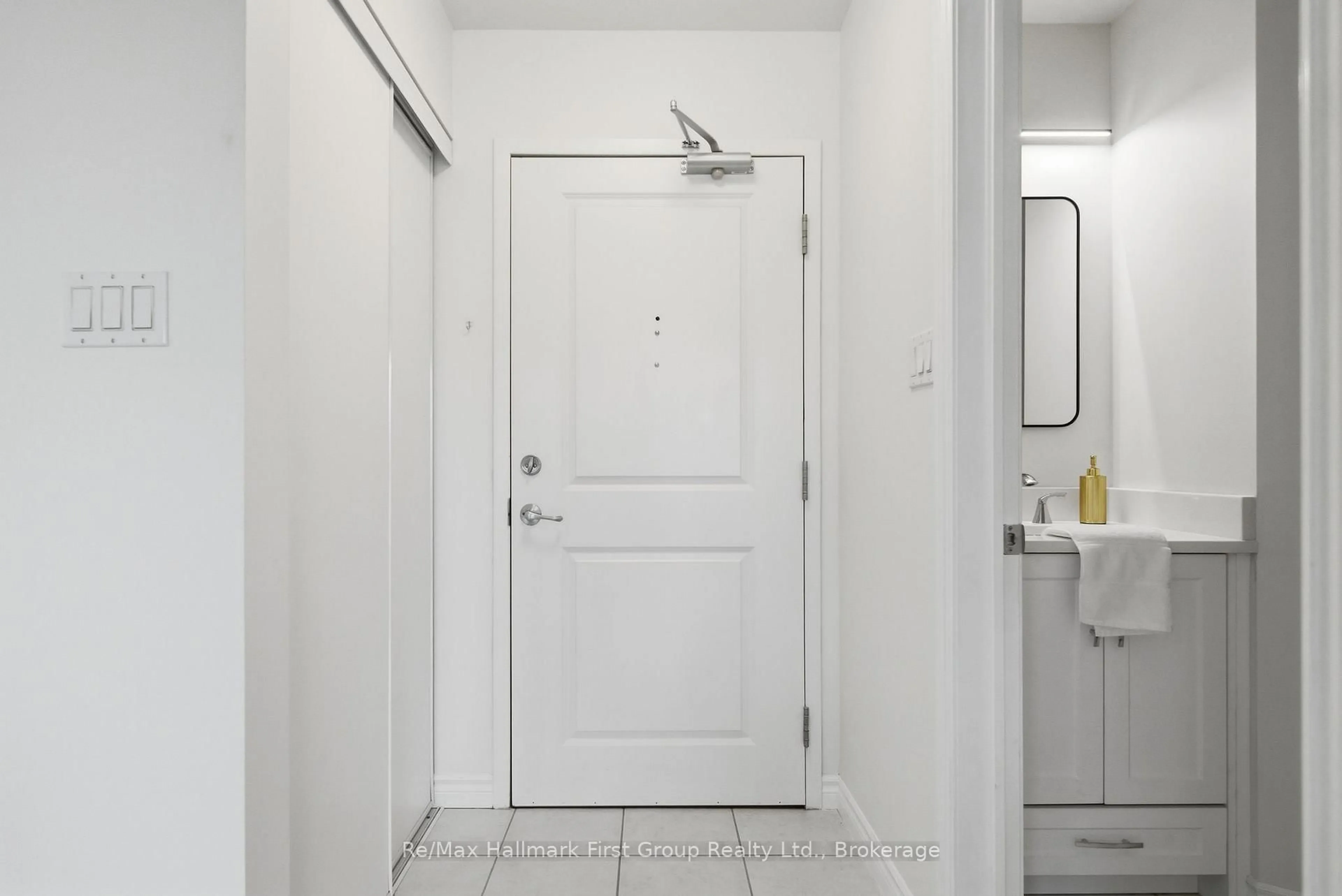 Indoor entryway for 145 Third St #215, Cobourg Ontario K9A 5X1