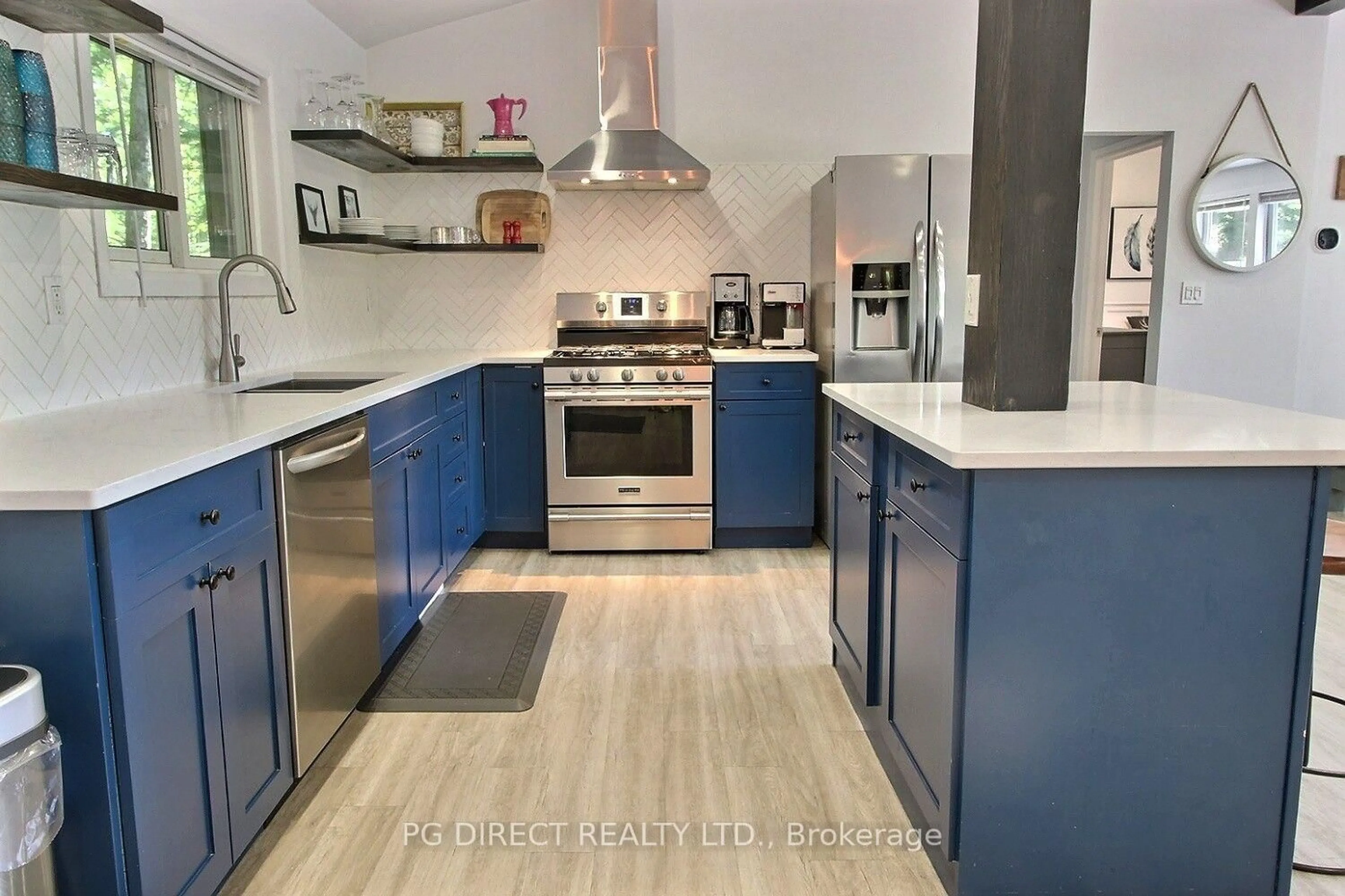 Contemporary kitchen, unknown for 164 Iroquois Rd, Georgian Bay Ontario L0K 1S0