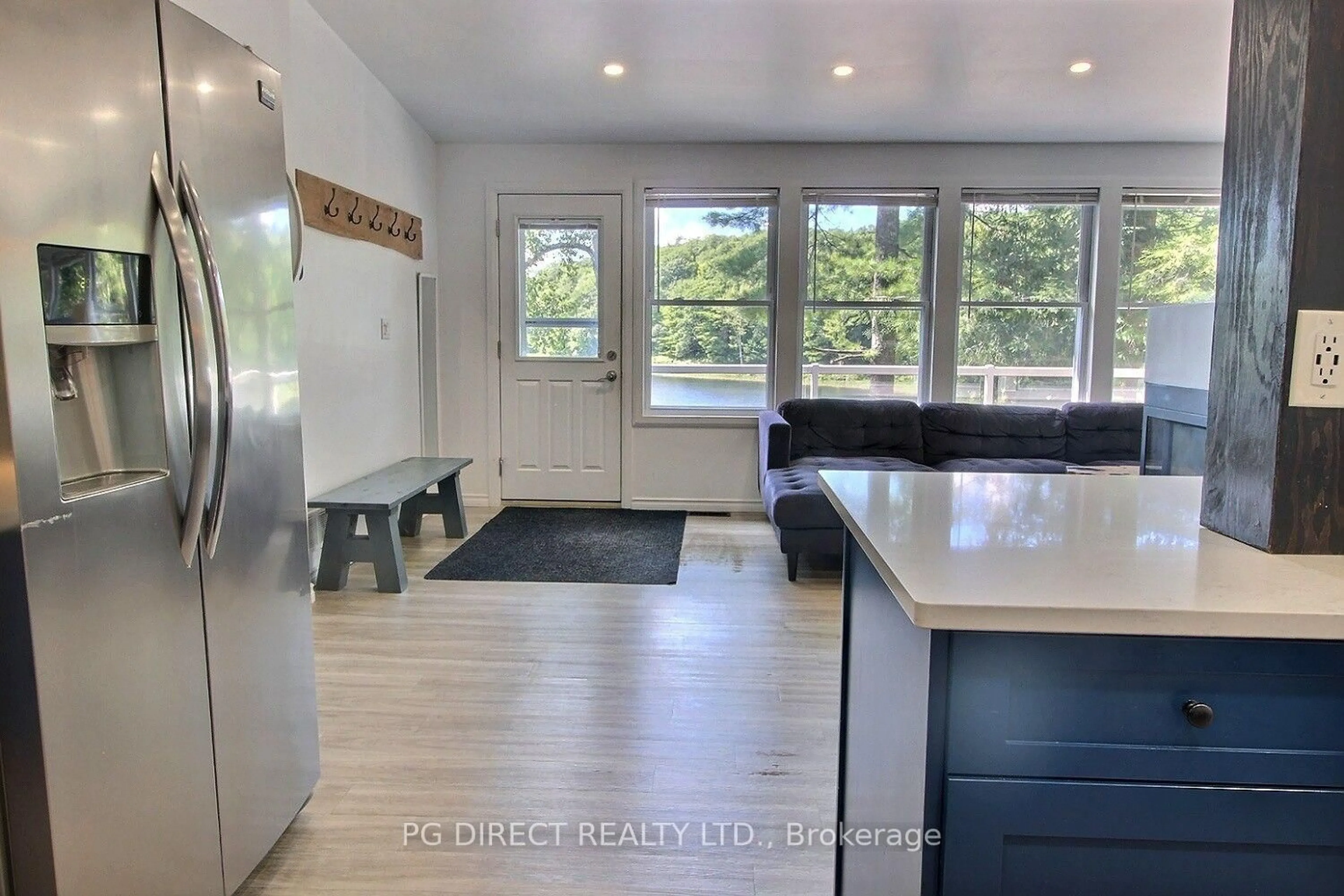 Open concept kitchen, unknown for 164 Iroquois Rd, Georgian Bay Ontario L0K 1S0