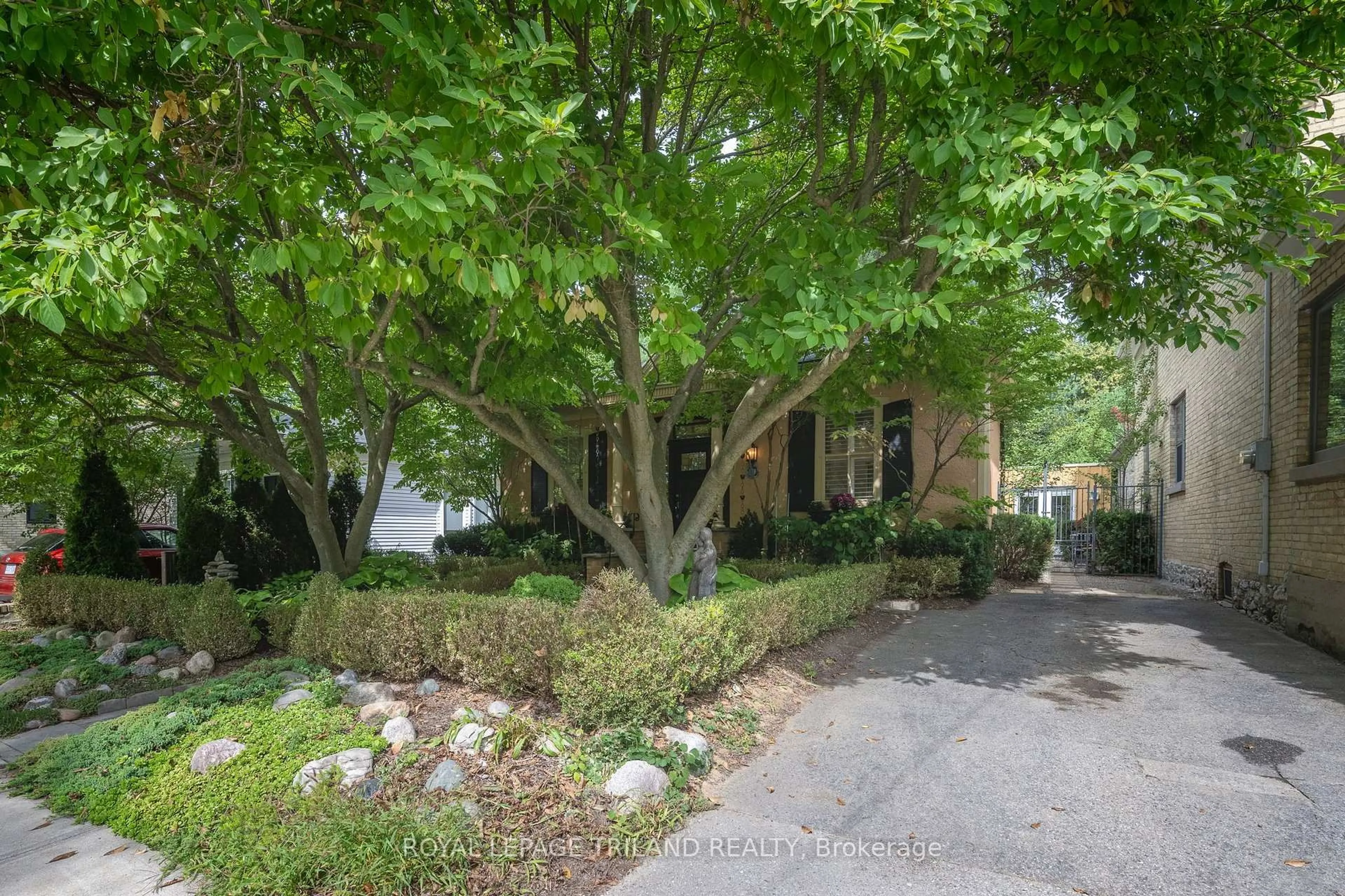 Unknown for 126 Sydenham St, London East Ontario N6A 1V9