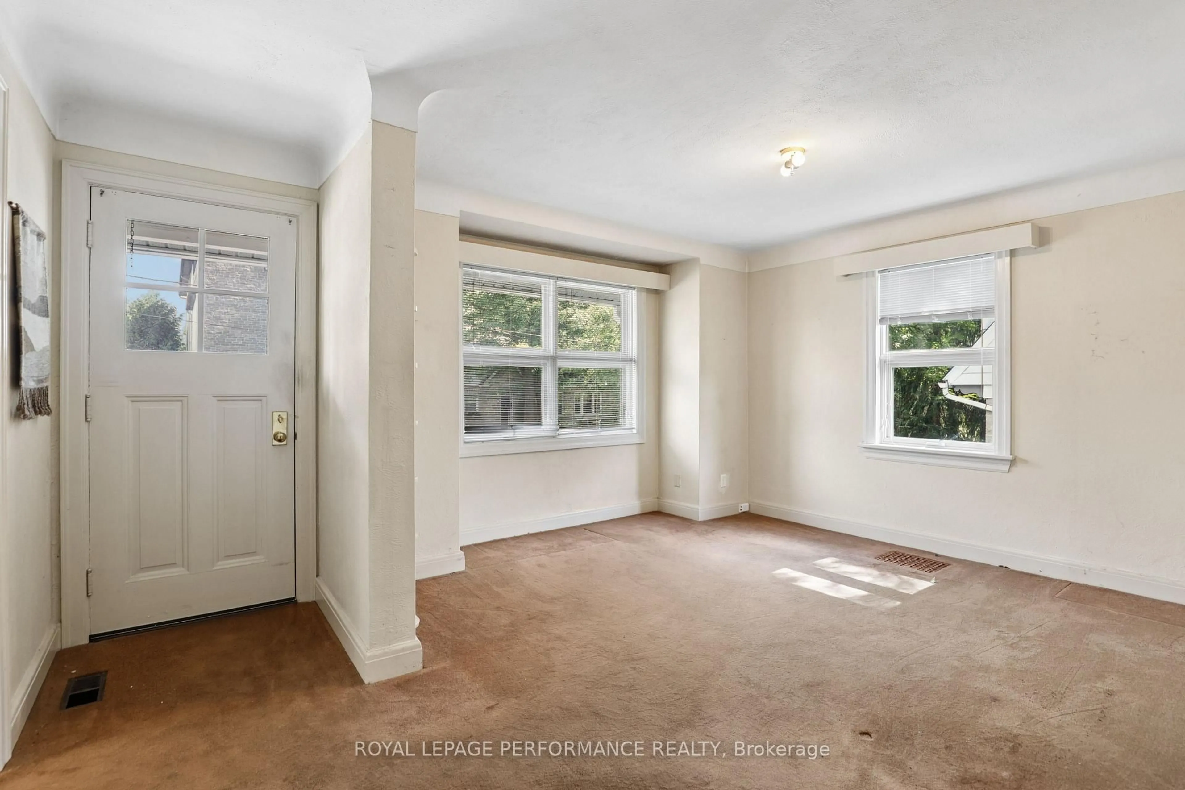 A pic of a room for 85 Noel St, Ottawa Ontario K1M 2A4