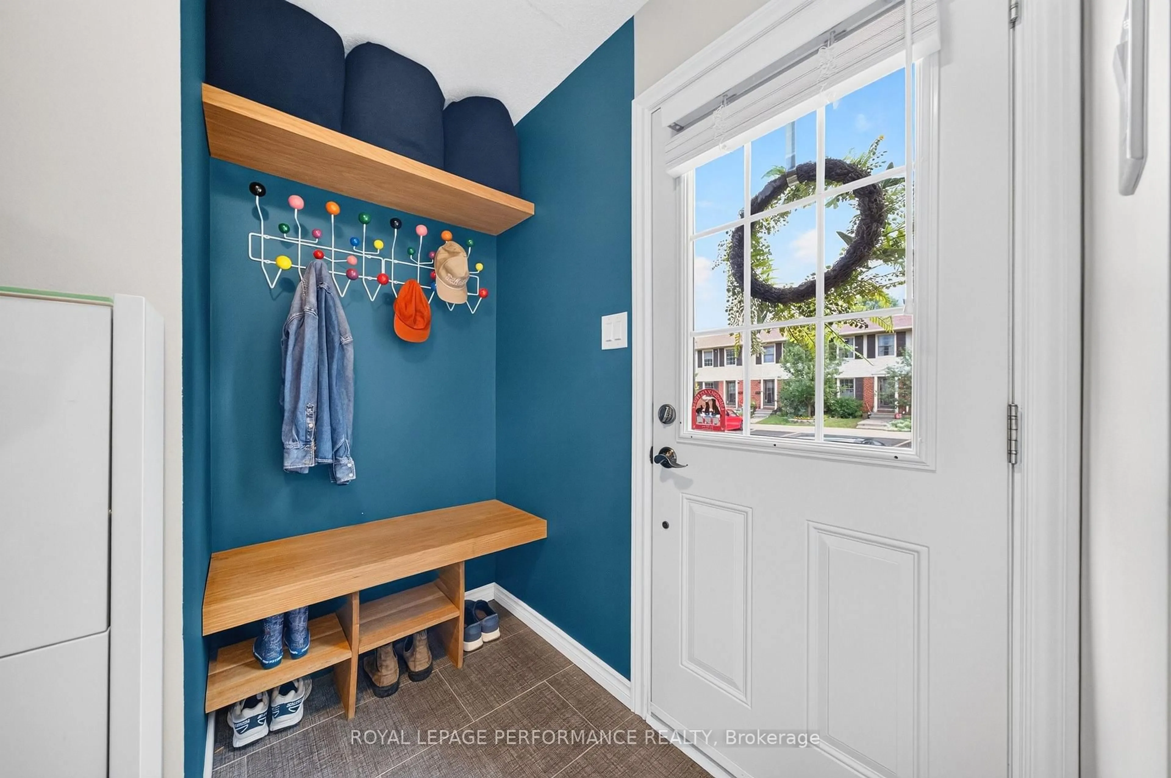 Indoor entryway for 1160 Shillington Ave #16, Ottawa Ontario K1Z 7Z4