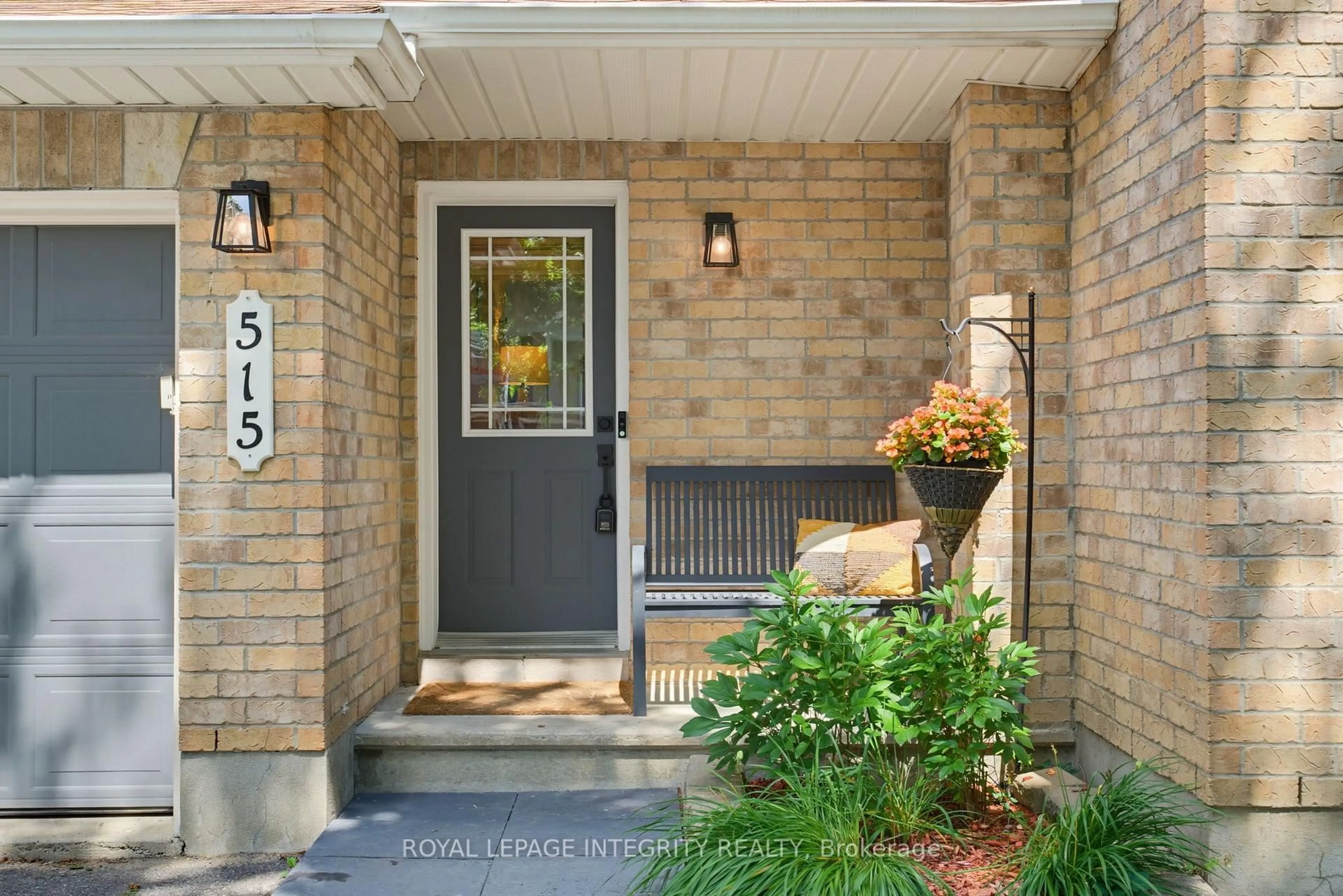 Indoor entryway for 515 Woodchase St, Ottawa Ontario K2W 1J2