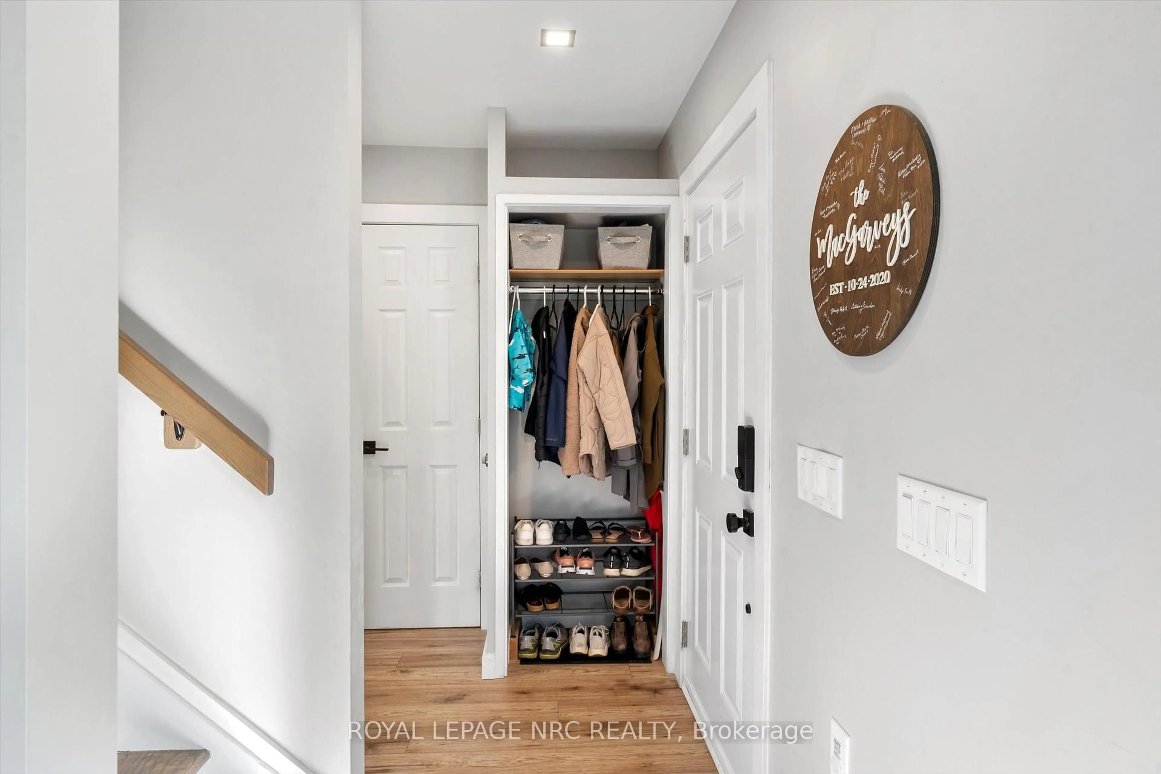 Indoor entryway for 7 Vivian Ave, St. Catharines Ontario L2M 5X8