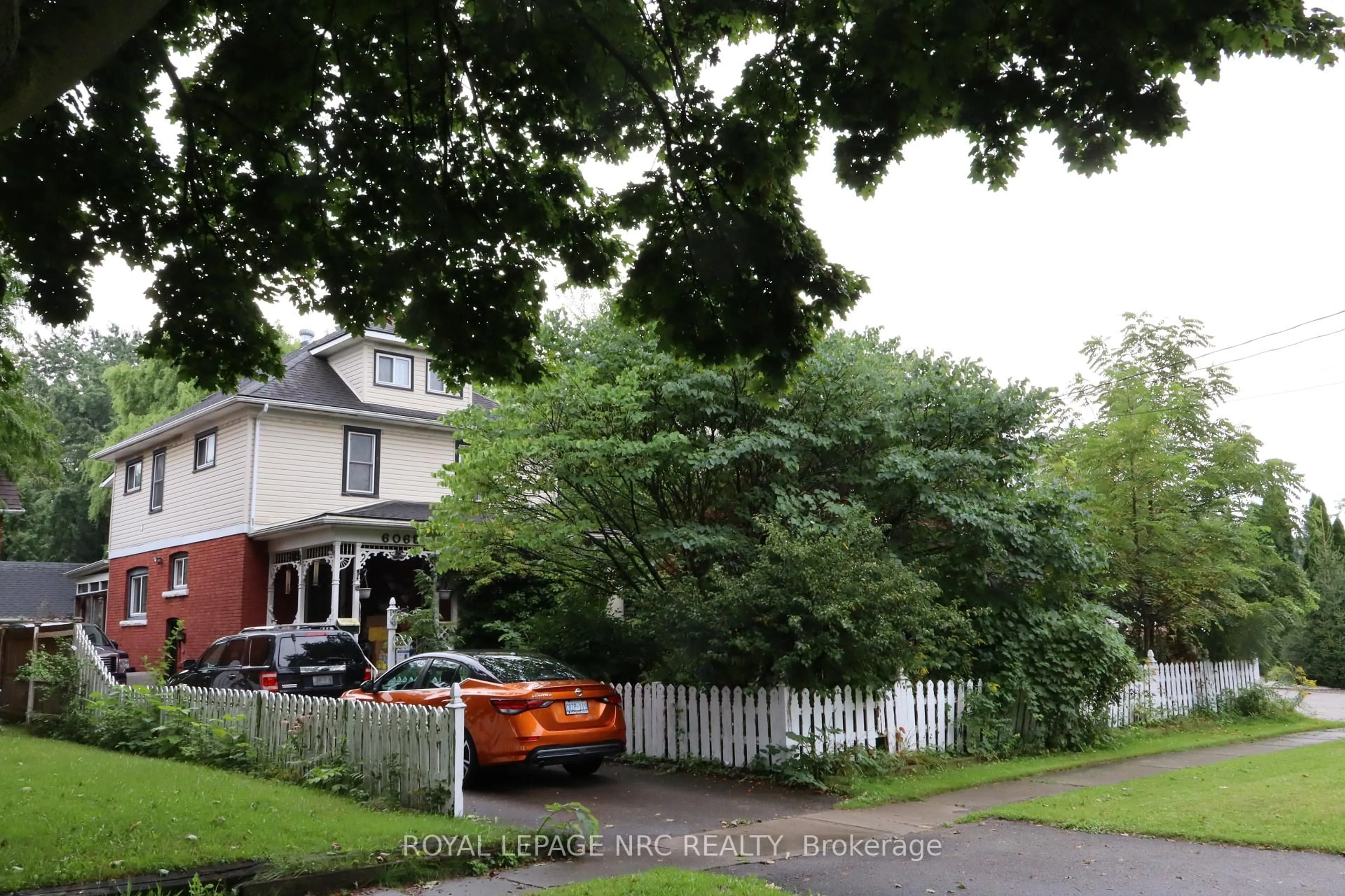 Unknown for 6068 Dixon St, Niagara Falls Ontario L2G 2L5