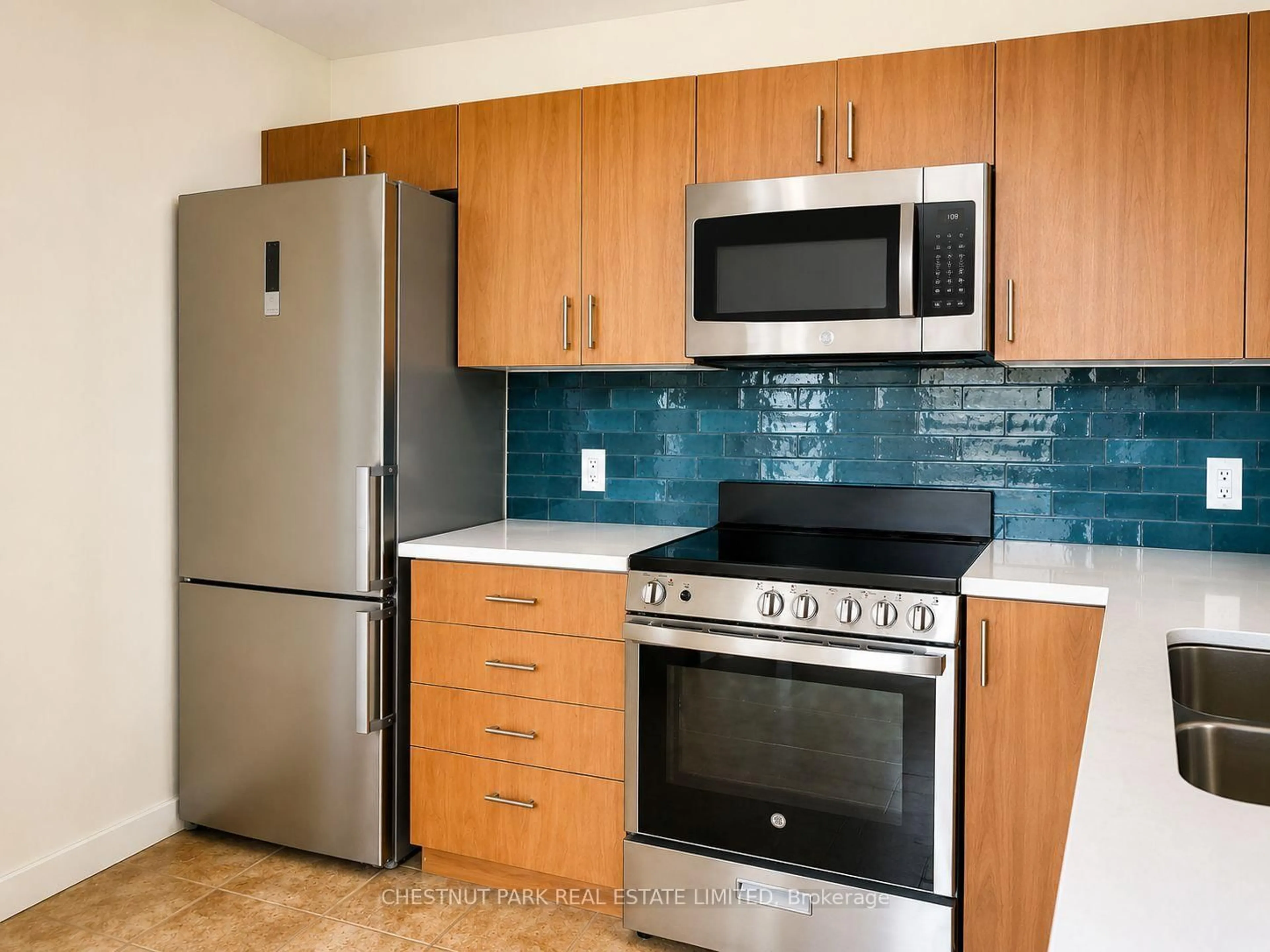 Standard kitchen, unknown for 170 Jozo Weider Blvd #219, Blue Mountains Ontario L9Y 0V2