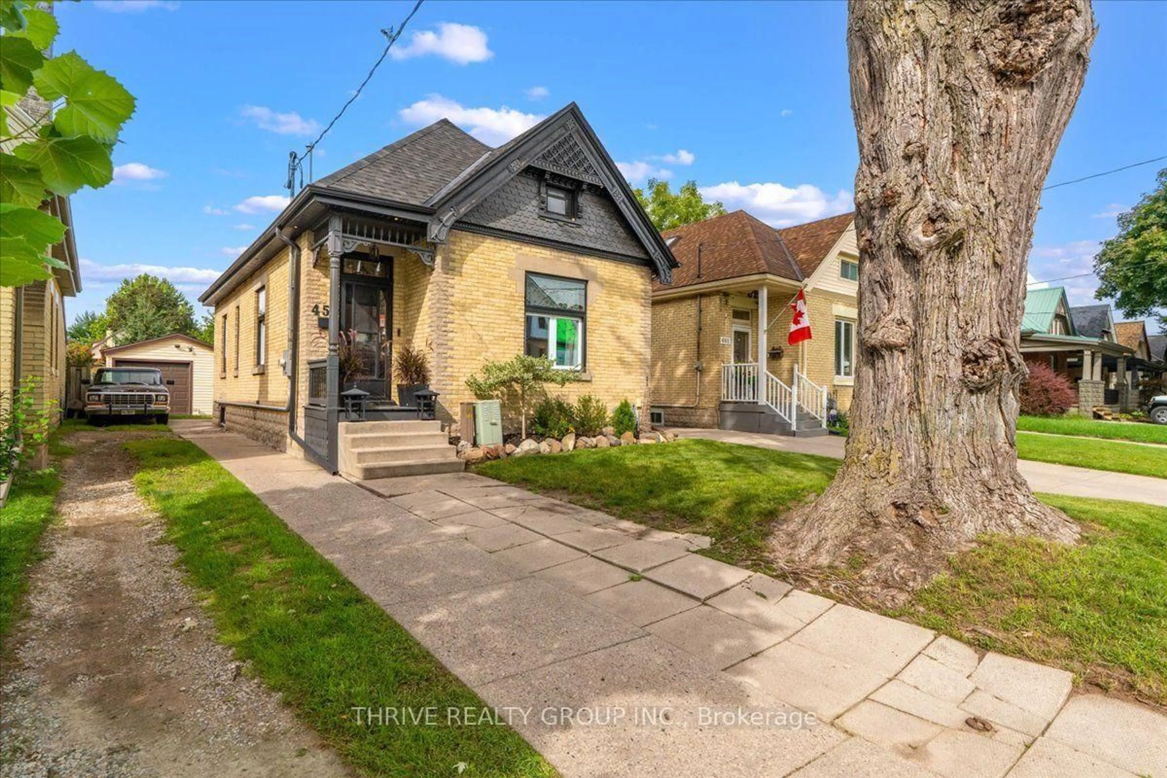 A pic from outside/outdoor area/front of a property/back of a property/a pic from drone, street for 459 Dorinda St, London East Ontario N5W 4B3