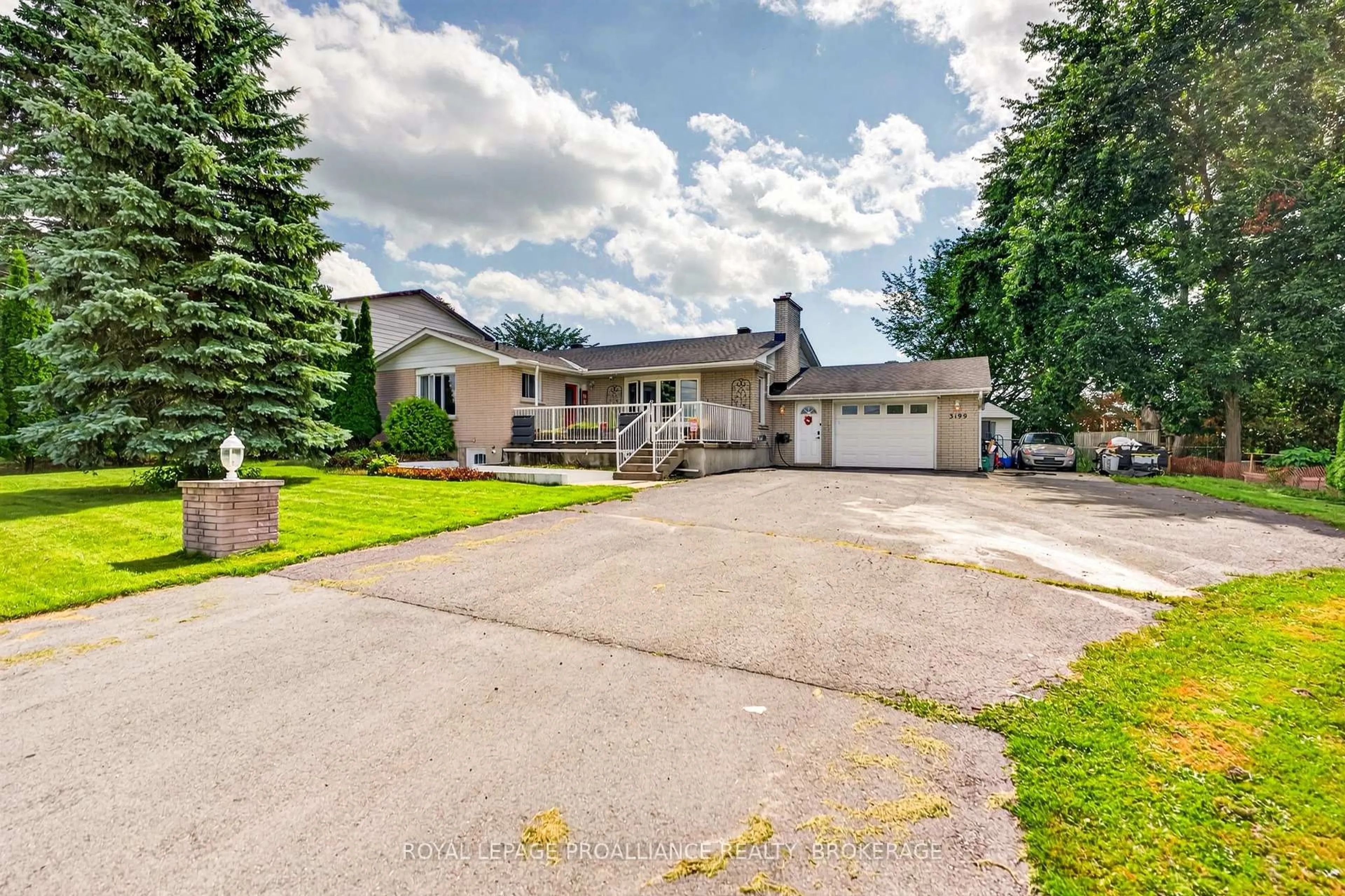 A pic from outside/outdoor area/front of a property/back of a property/a pic from drone, unknown for 3199 Princess St, Kingston Ontario K7P 0T9