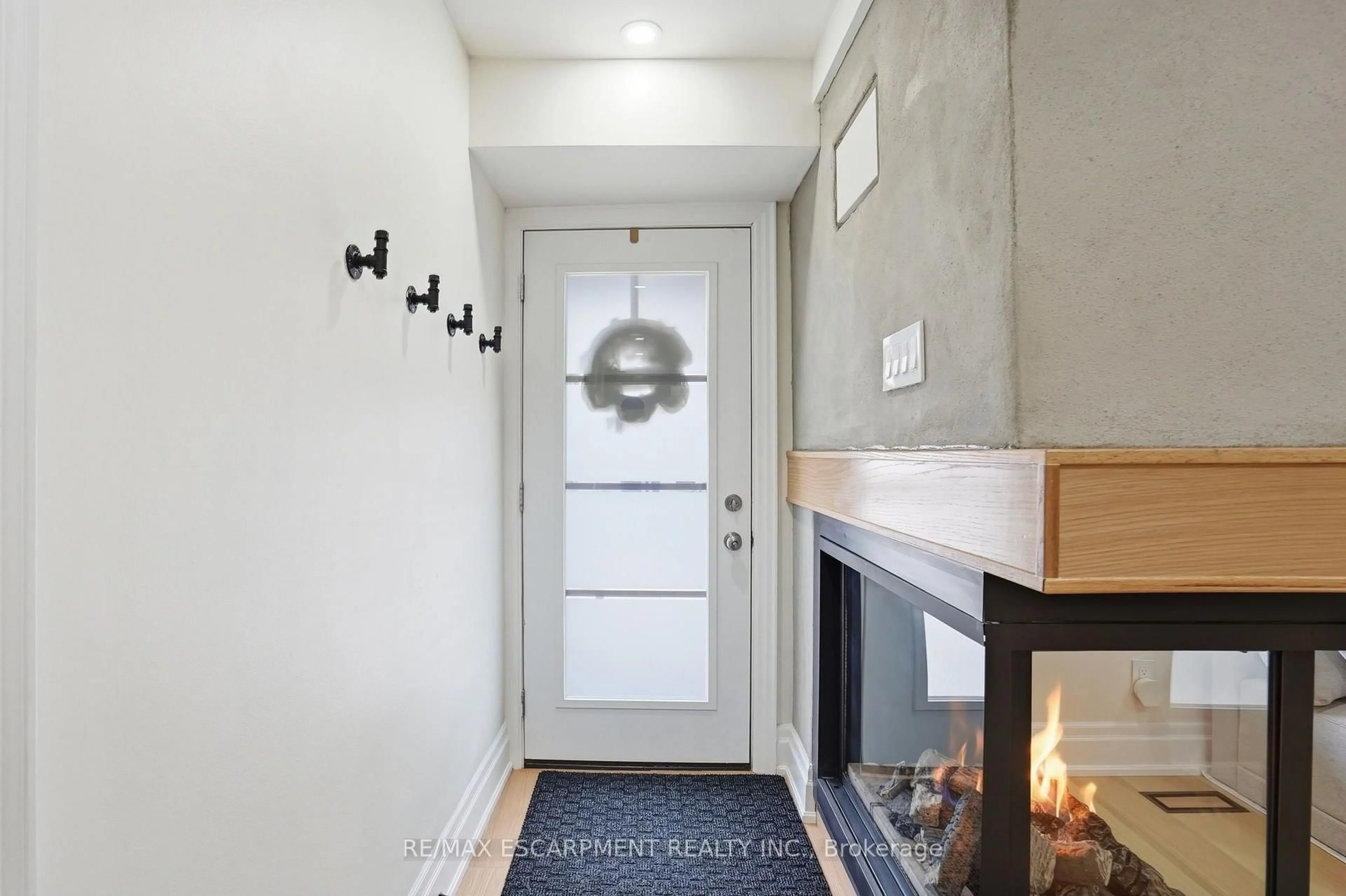 Indoor entryway for 13 Picton St, Hamilton Ontario L8L 1E1
