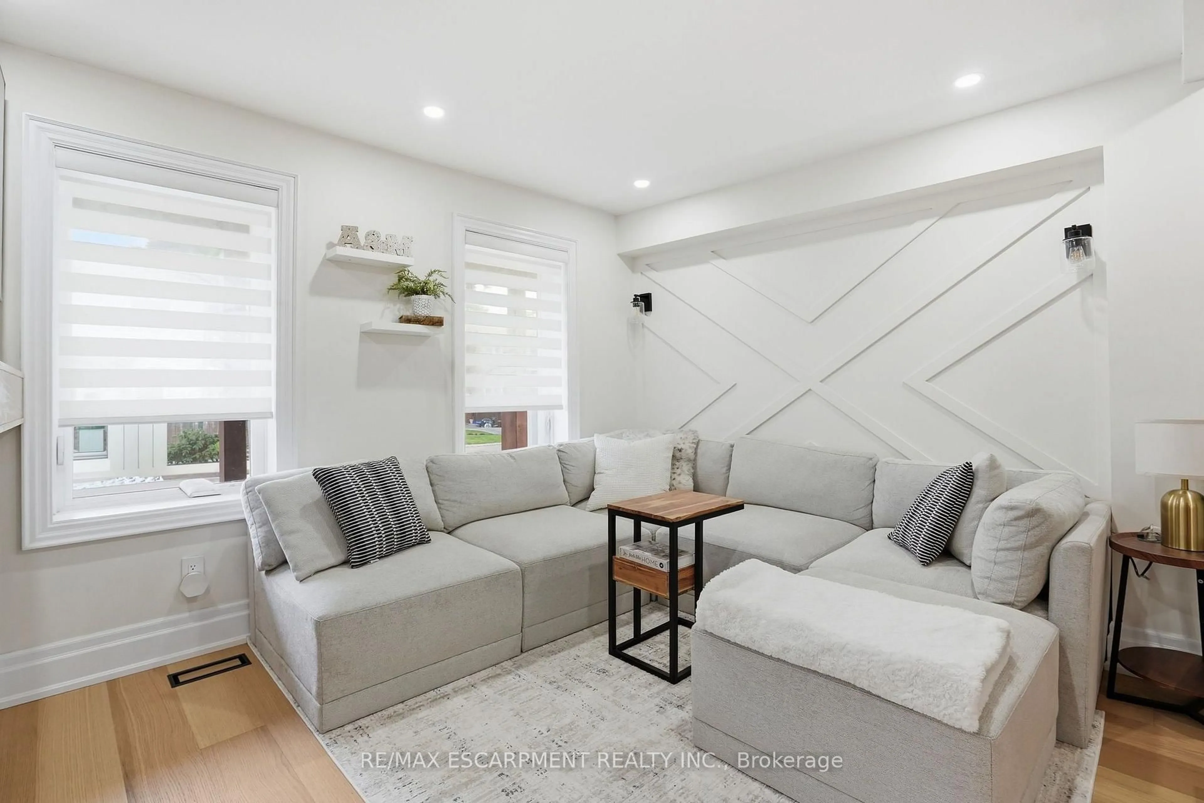 Living room with furniture, unknown for 13 Picton St, Hamilton Ontario L8L 1E1