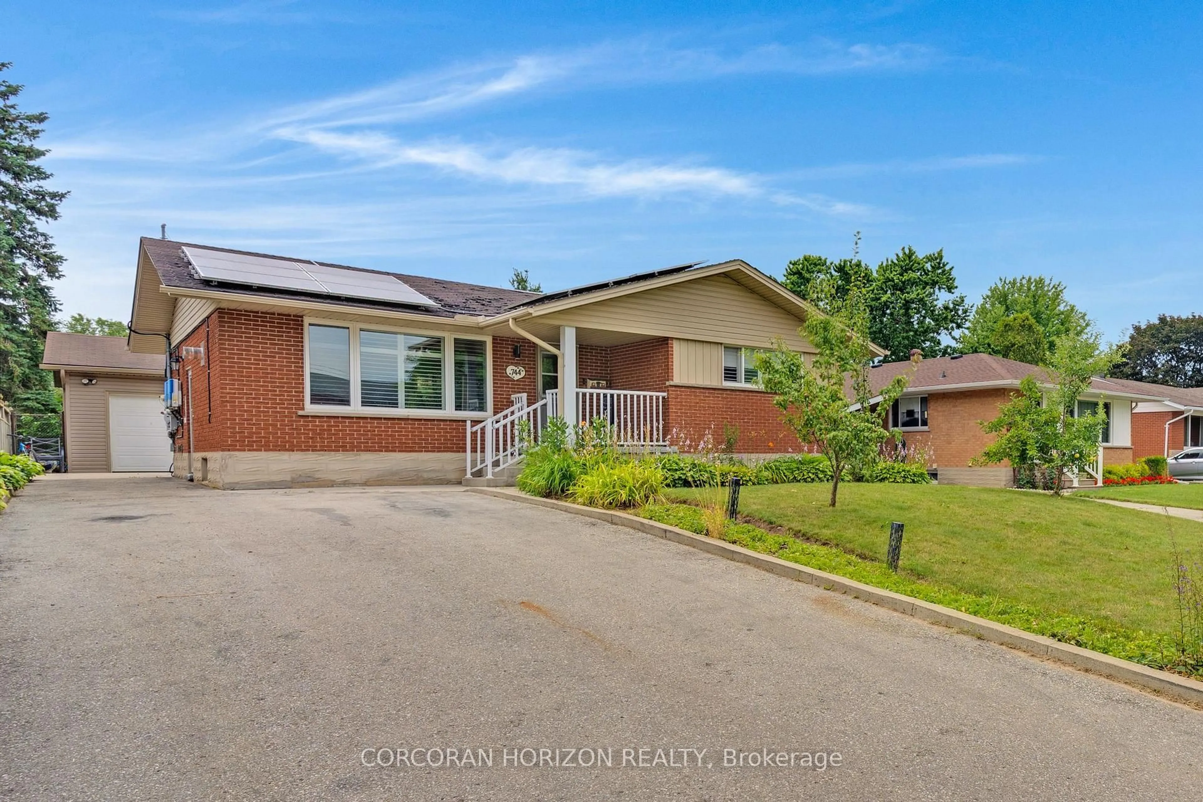 A pic from outside/outdoor area/front of a property/back of a property/a pic from drone, street for 744 Birchwood Ave, Cambridge Ontario N3H 2V5