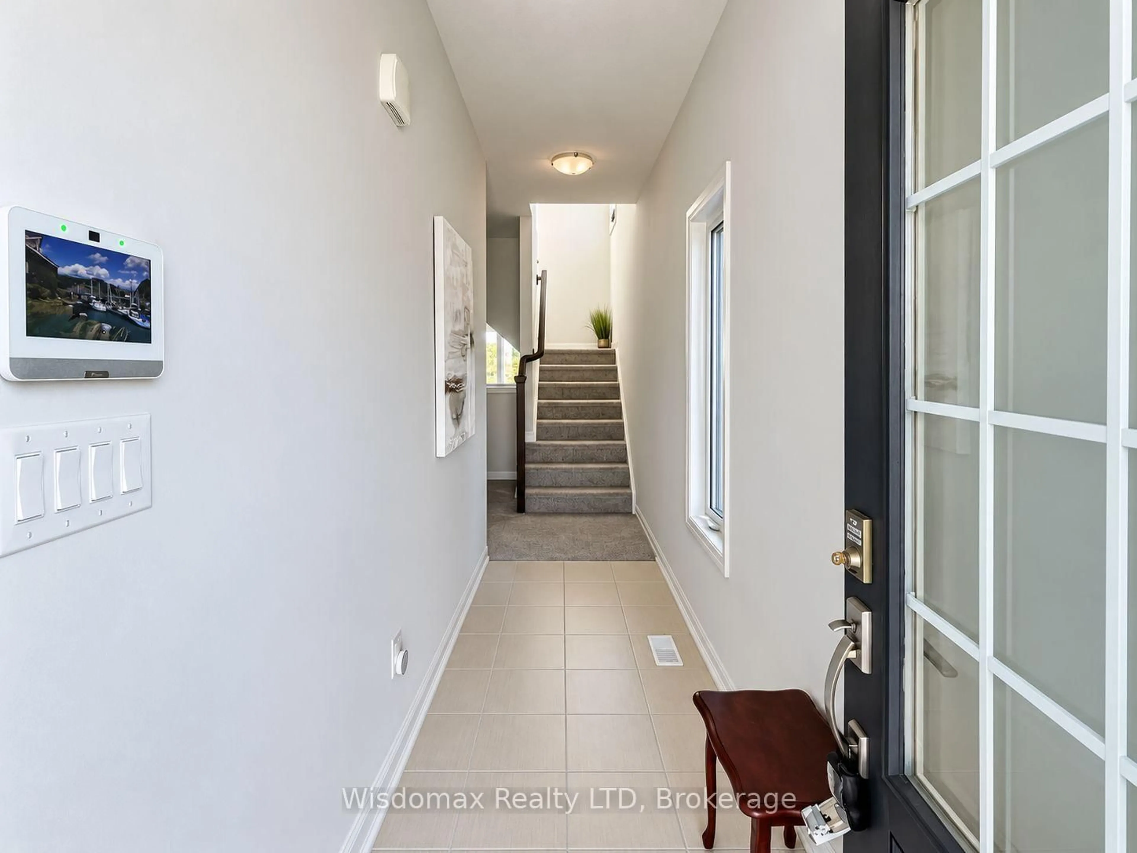 Indoor entryway for 29 Bur Oak Dr, Thorold Ontario L2V 0V5