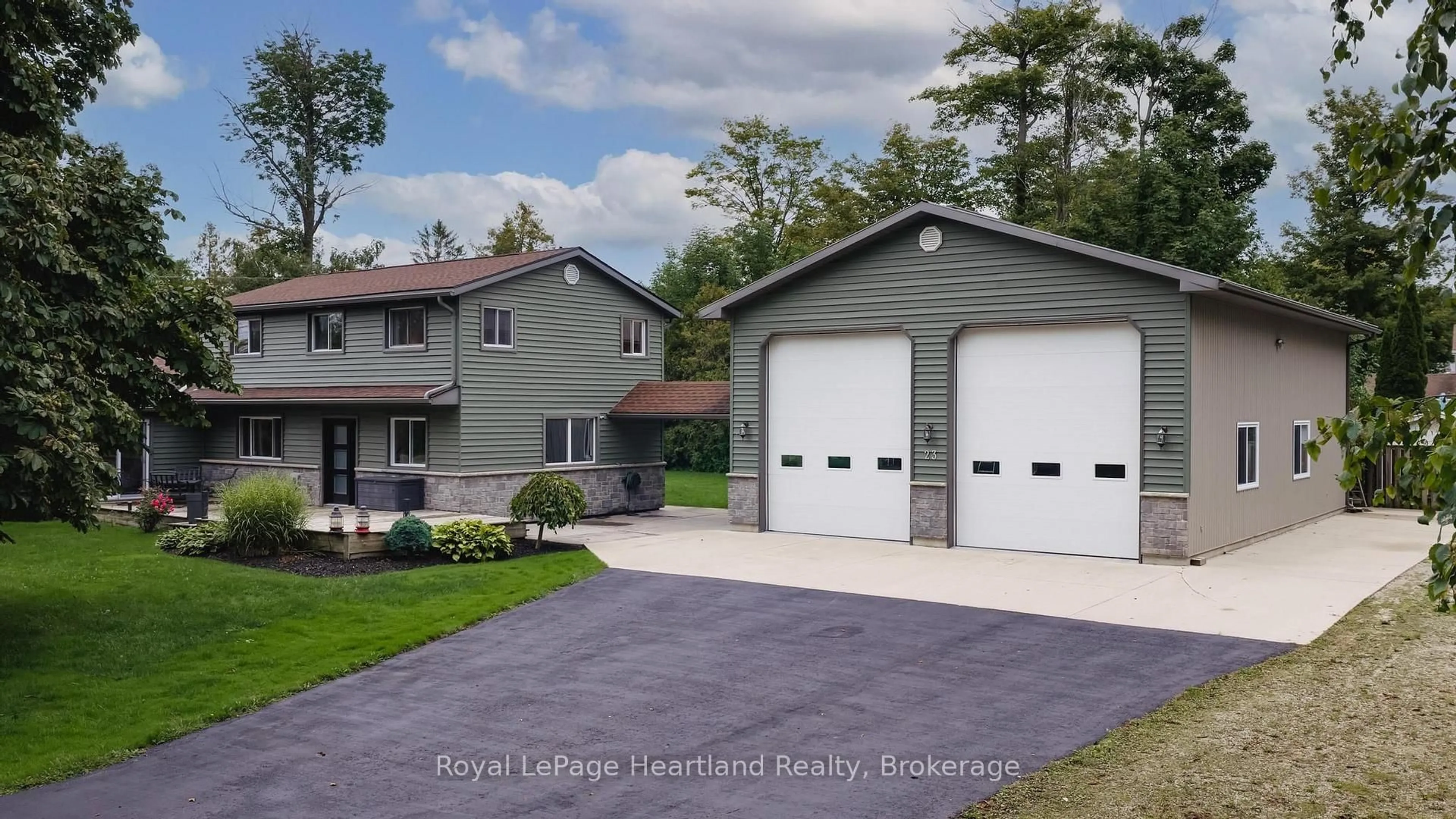 Indoor garage for 23 Park Rd, Central Huron Ontario N7A 3X8