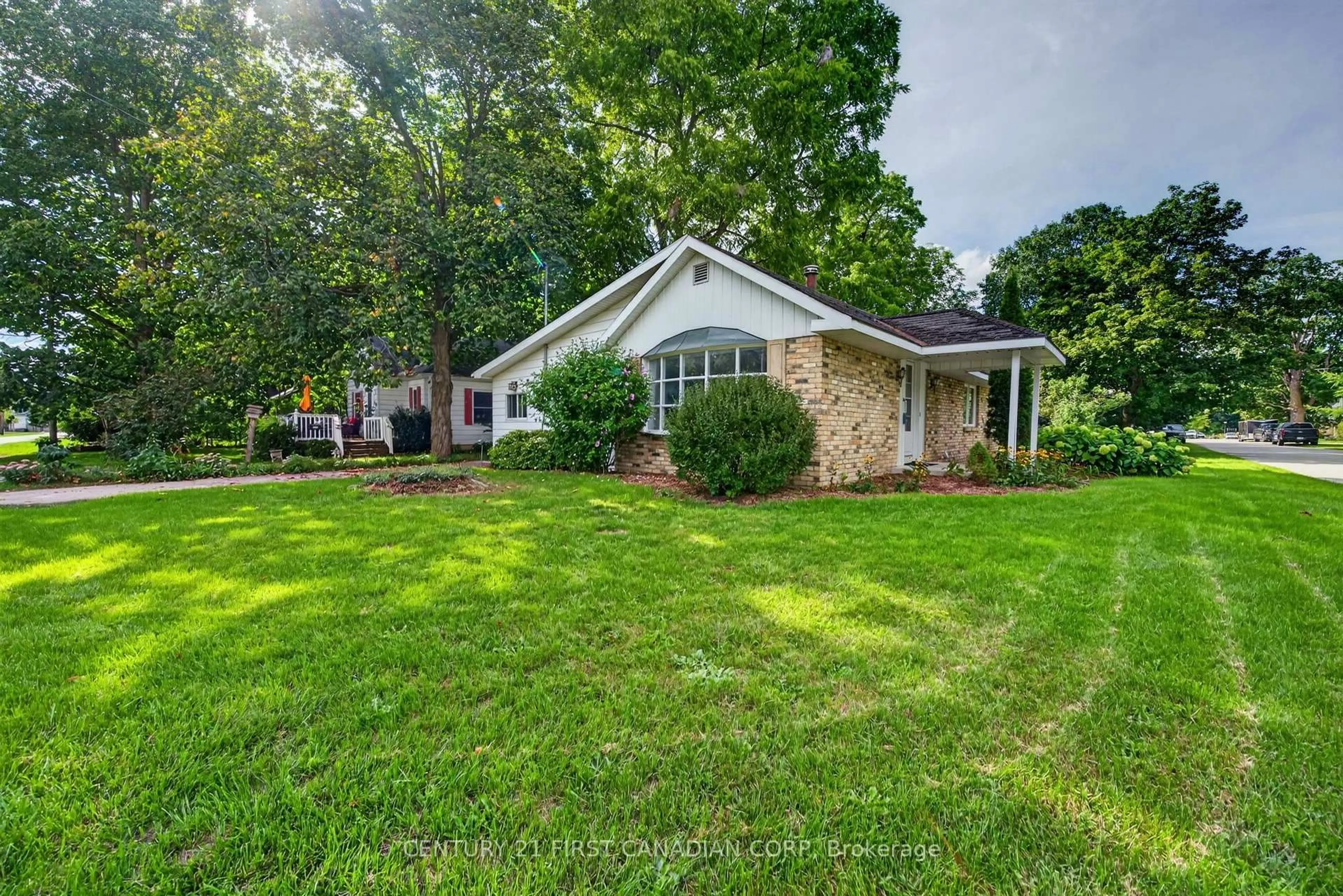 A pic from outside/outdoor area/front of a property/back of a property/a pic from drone, street for 9 Park Cres, Middlesex Centre Ontario N0M 2A0