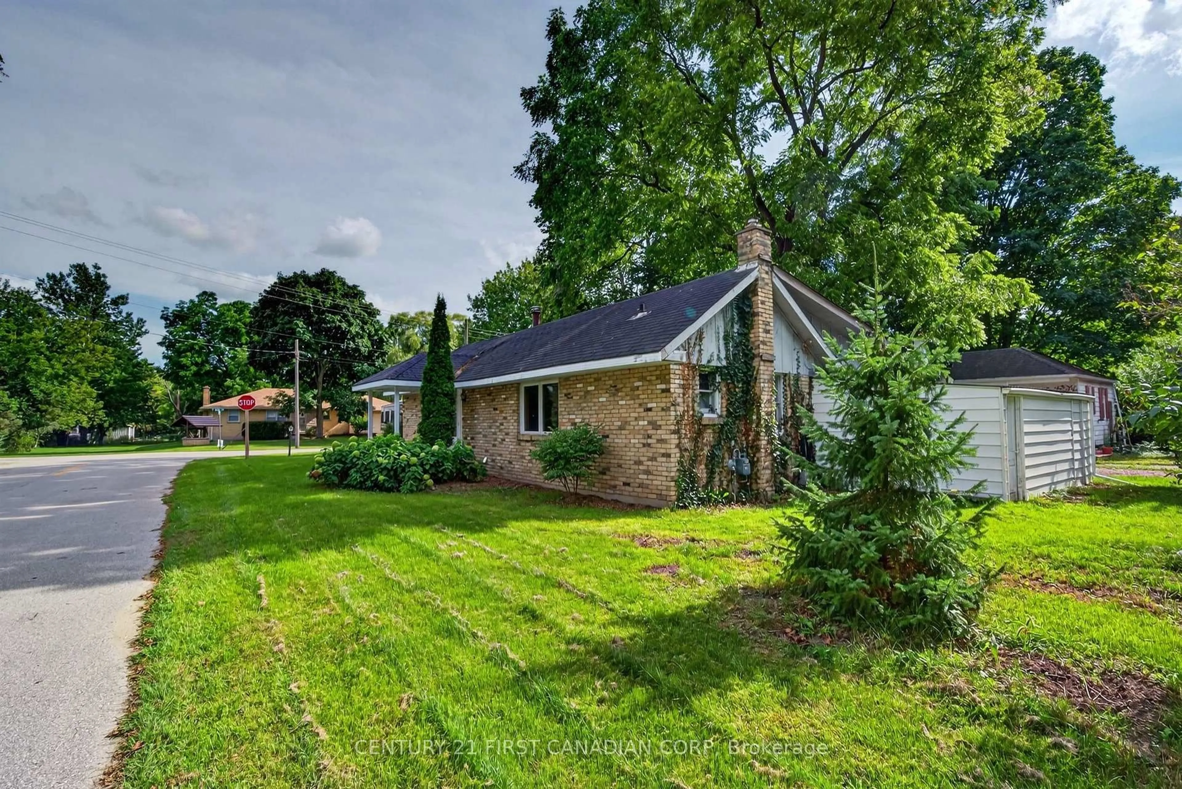 A pic from outside/outdoor area/front of a property/back of a property/a pic from drone, street for 9 Park Cres, Middlesex Centre Ontario N0M 2A0