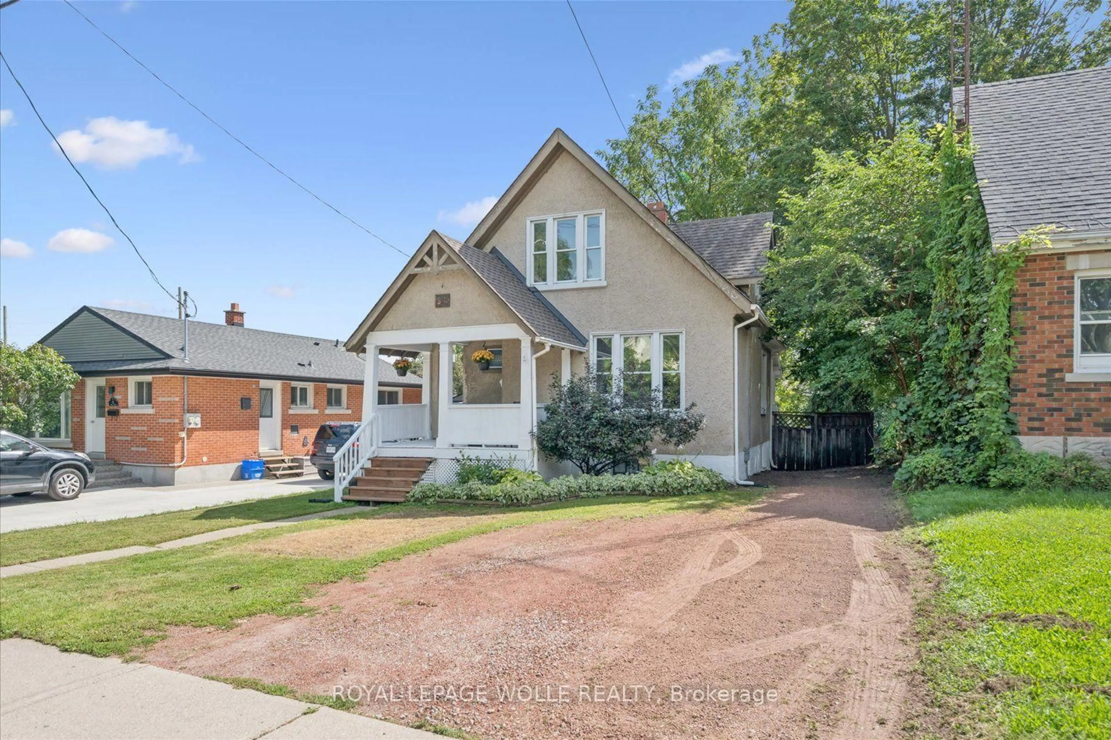 Home with brick exterior material, street for 99 Cedar St, Cambridge Ontario N1S 1V7