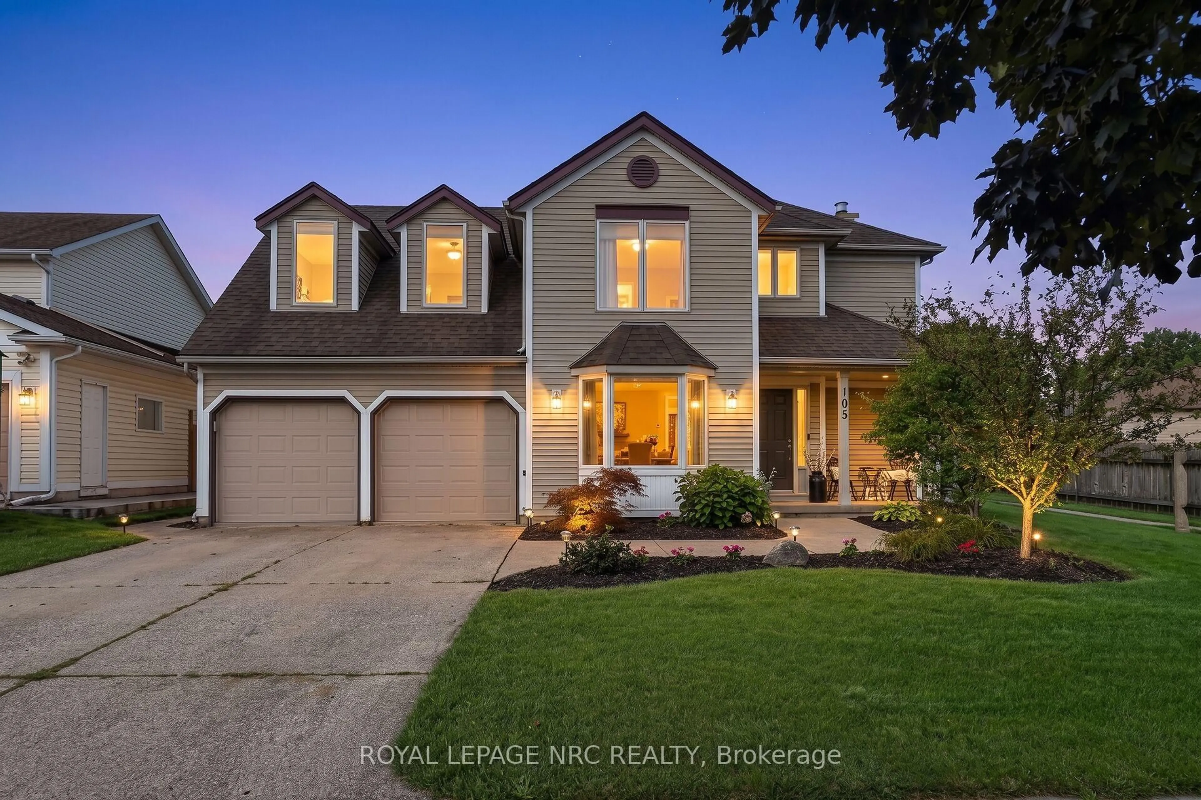 Home with vinyl exterior material, street for 105 Stefanie Cres, Welland Ontario L3C 6X9