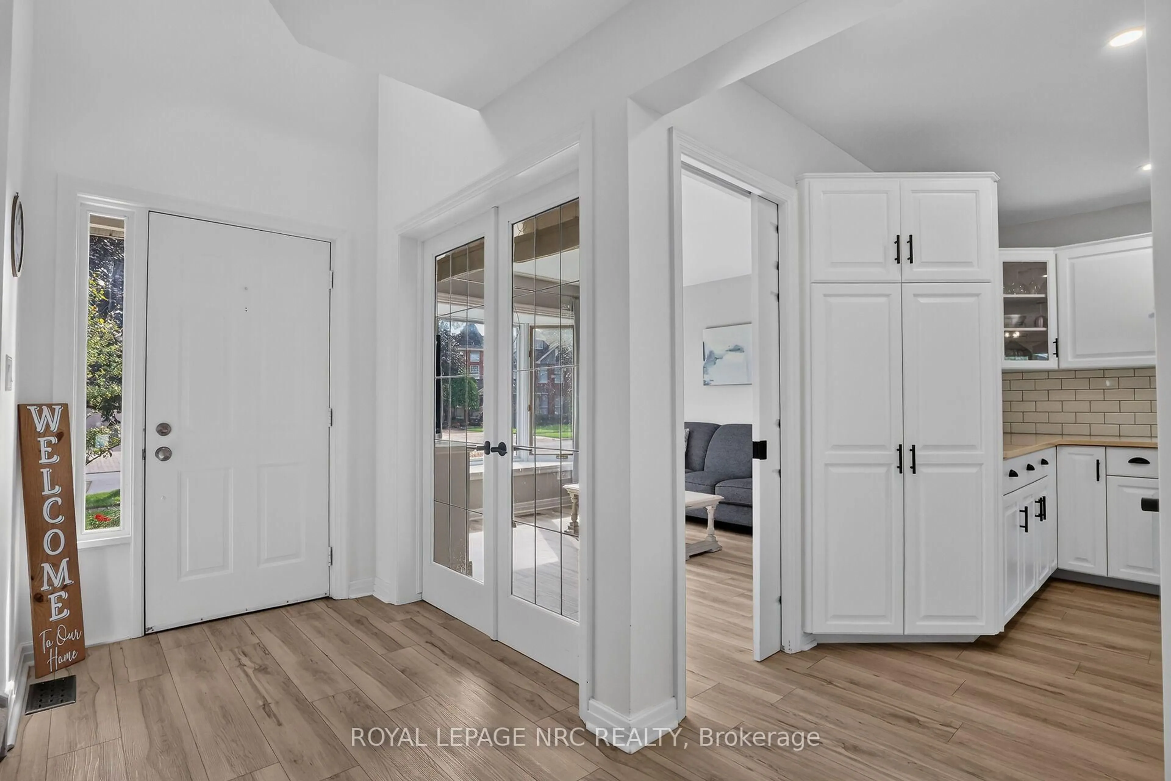 Indoor entryway for 105 Stefanie Cres, Welland Ontario L3C 6X9