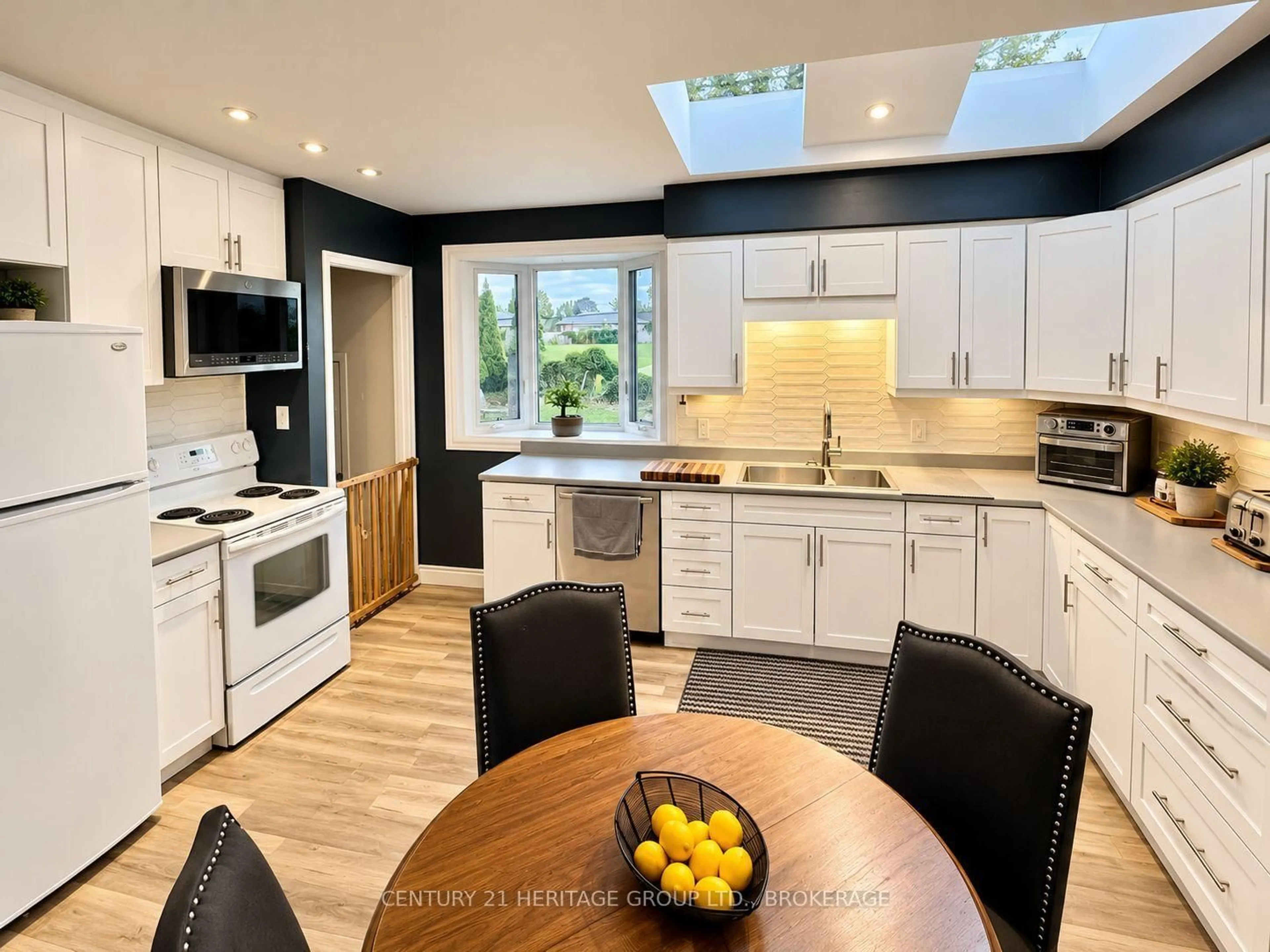 Open concept kitchen, unknown for 34 Harvard Pl, Loyalist Ontario K7N 1J4