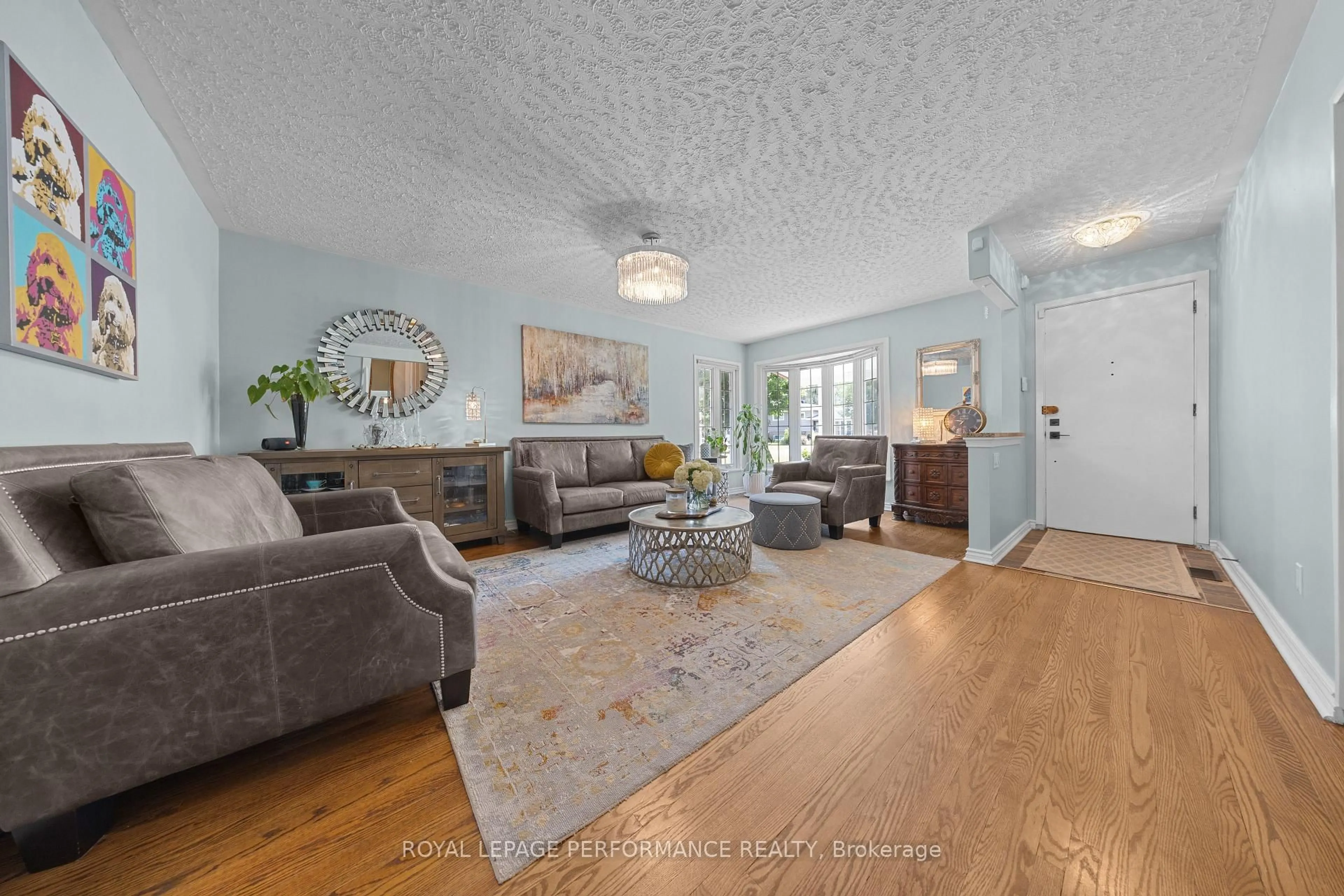 Living room with furniture, unknown for 2177 Bingham St, Ottawa Ontario K1G 2V6