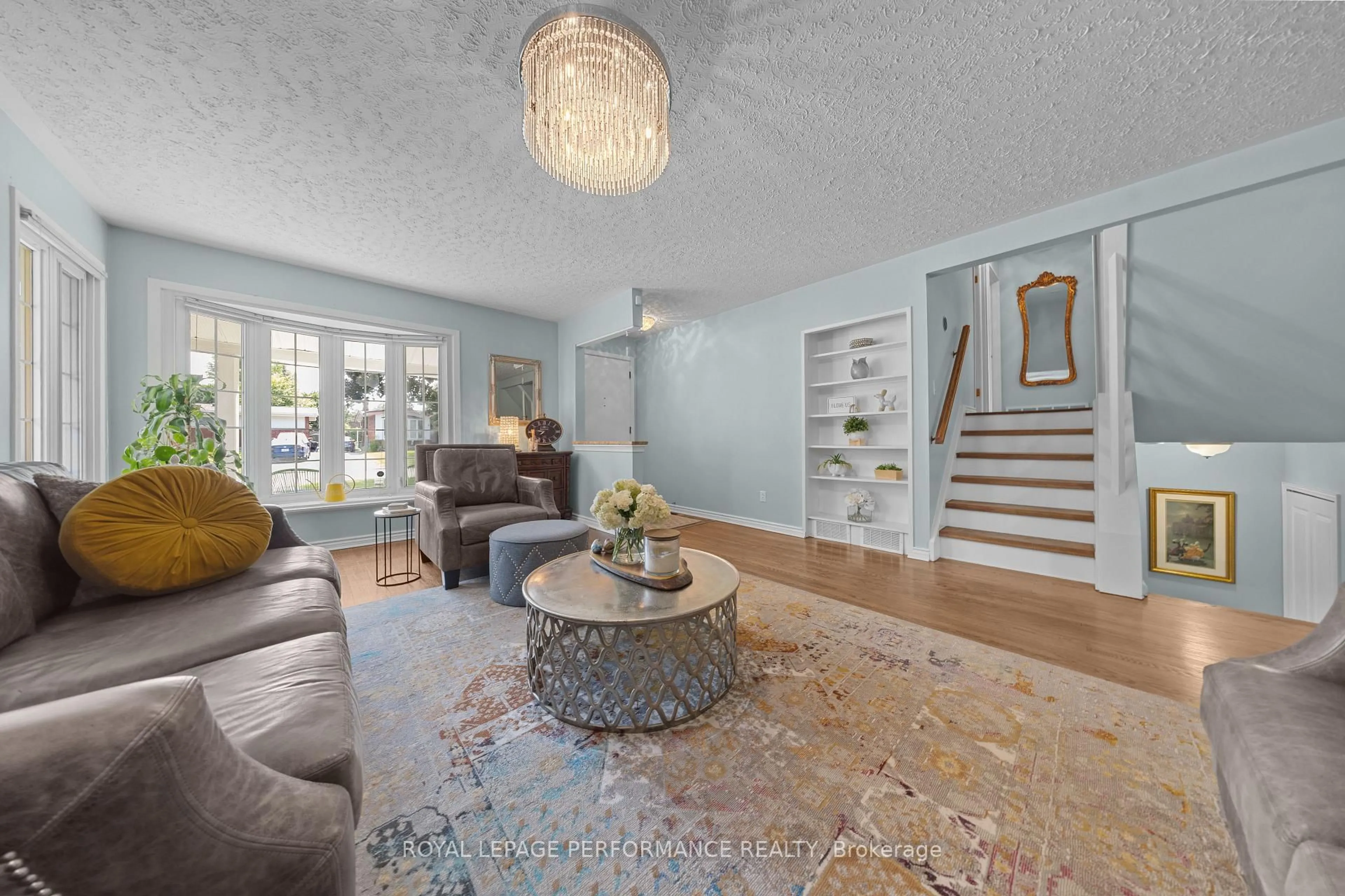 Living room with furniture, unknown for 2177 Bingham St, Ottawa Ontario K1G 2V6
