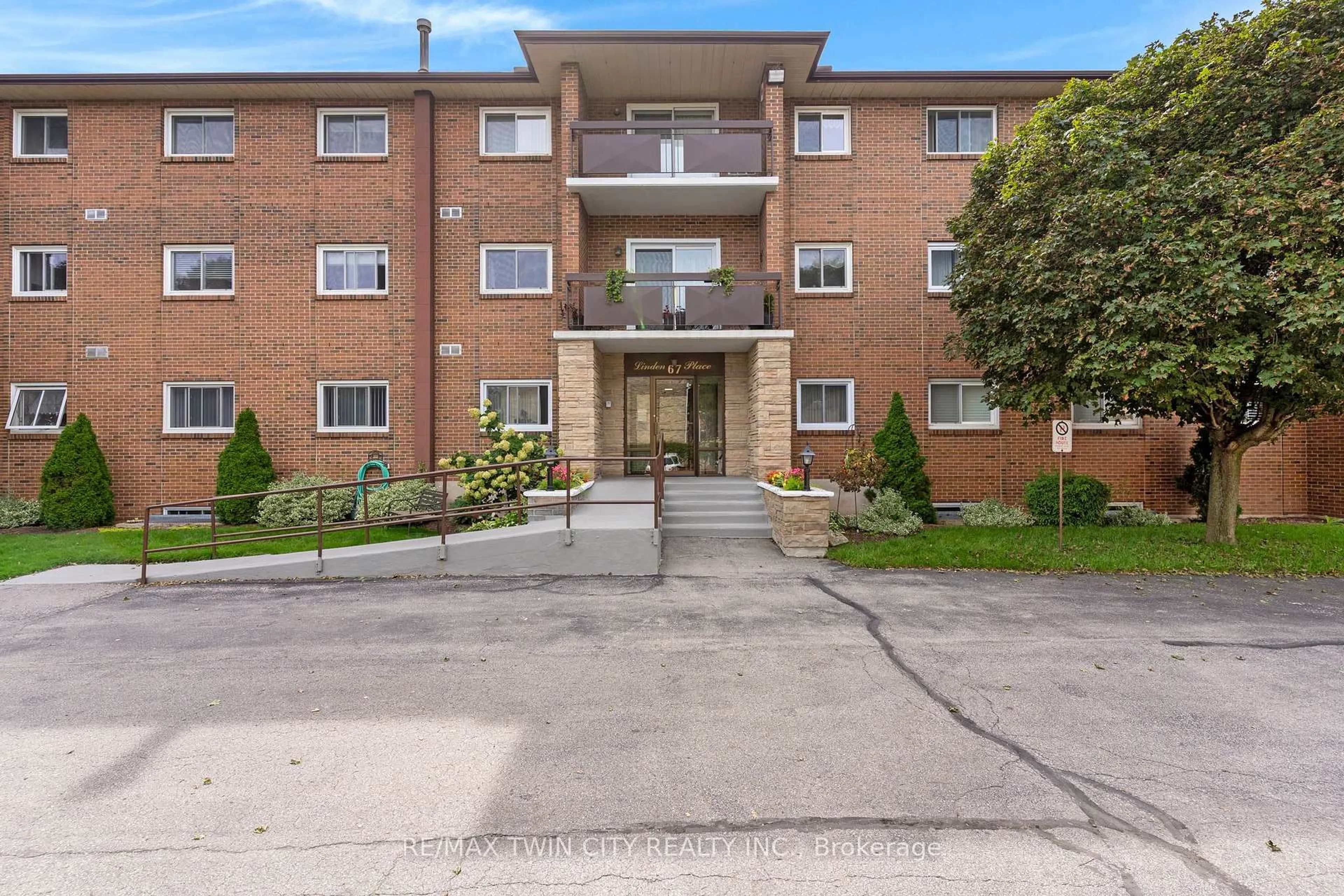 Patio, unknown for 67 Breckenridge Dr #206, Kitchener Ontario N2B 3R8