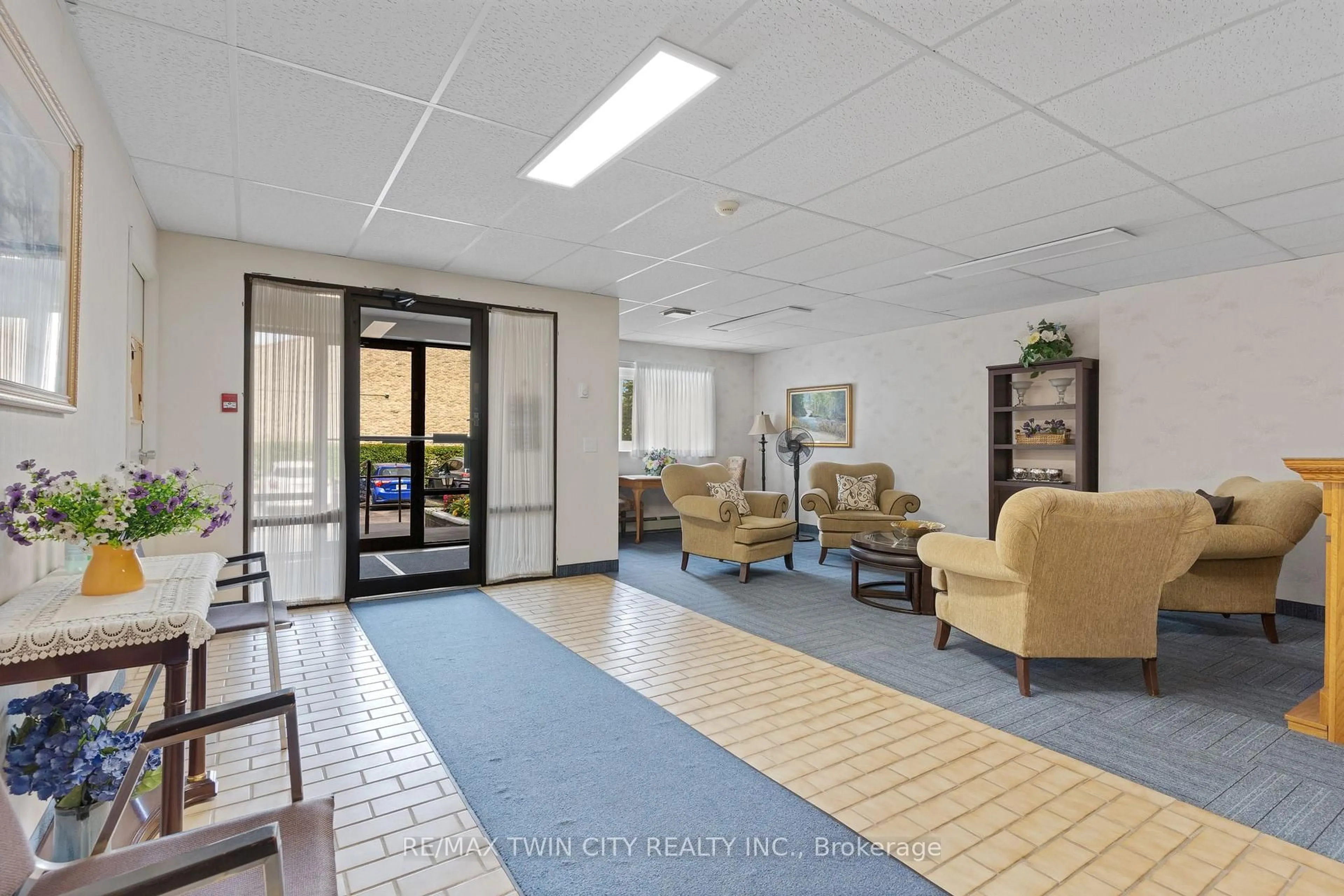 Indoor foyer for 67 Breckenridge Dr #206, Kitchener Ontario N2B 3R8