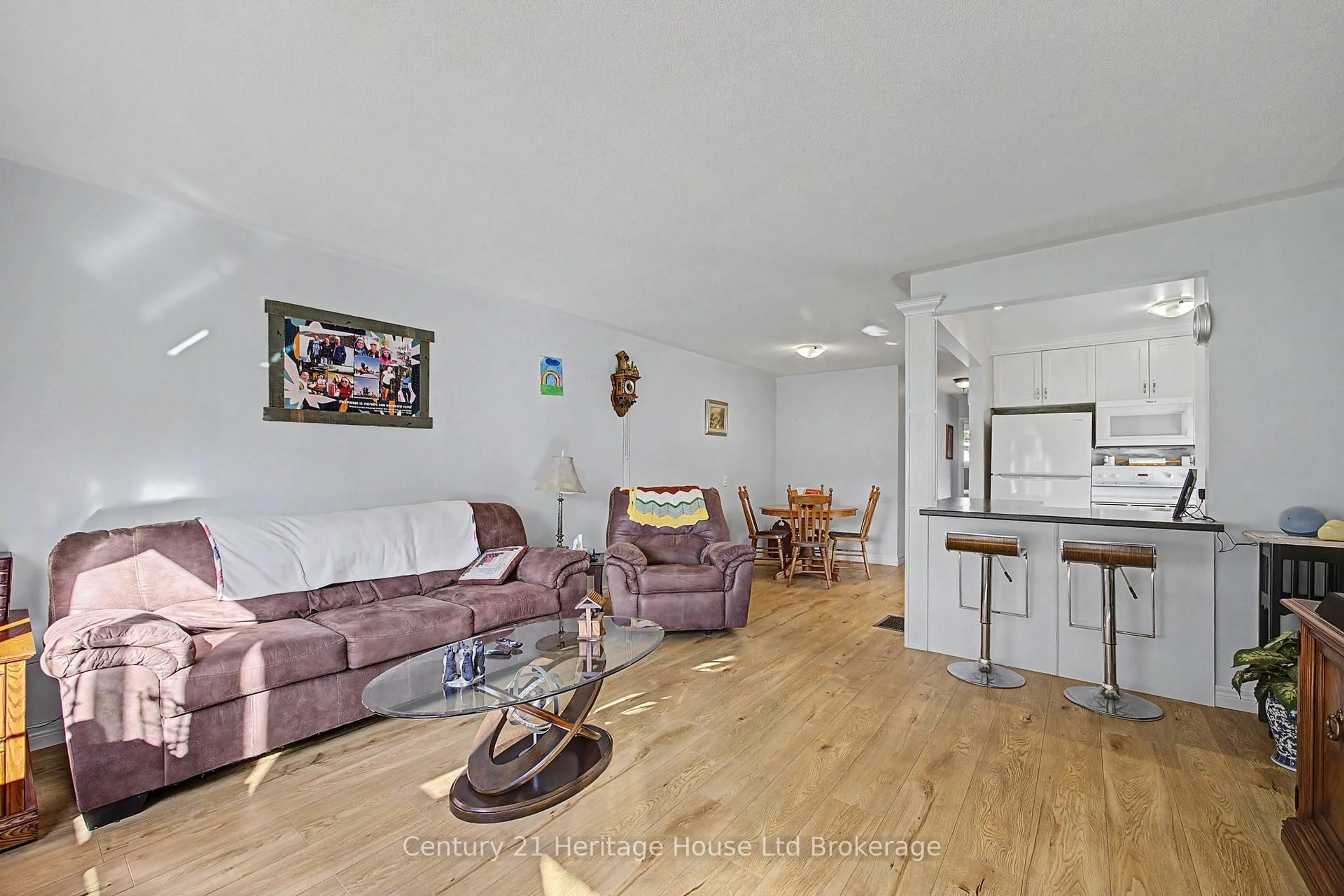 Living room with furniture, unknown for 128 King Hiram St, Ingersoll Ontario N5C 1L6