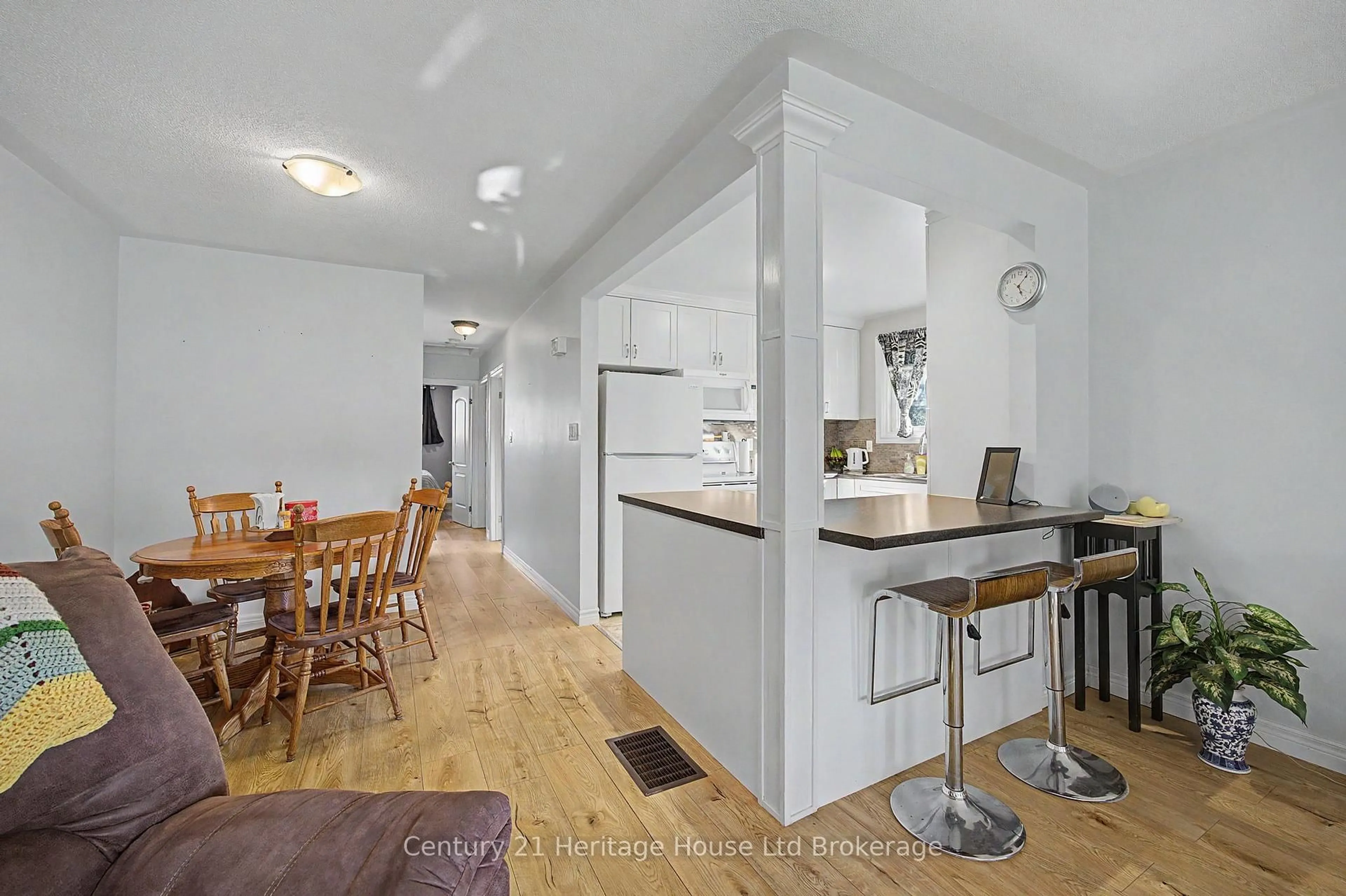 Open concept kitchen, unknown for 128 King Hiram St, Ingersoll Ontario N5C 1L6