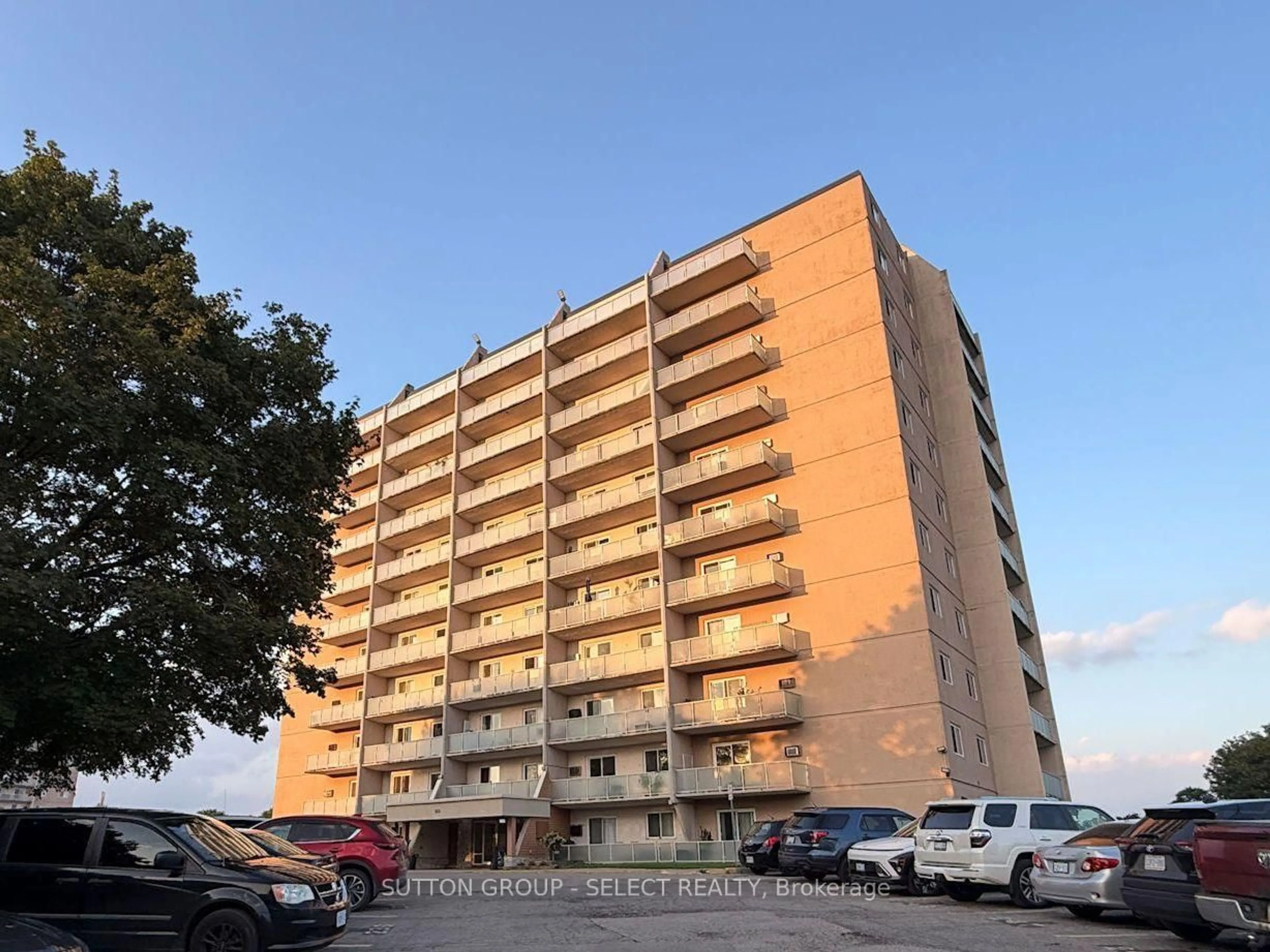 A pic from outside/outdoor area/front of a property/back of a property/a pic from drone, building for 573 Mornington Ave #607, London East Ontario N5Y 4T9