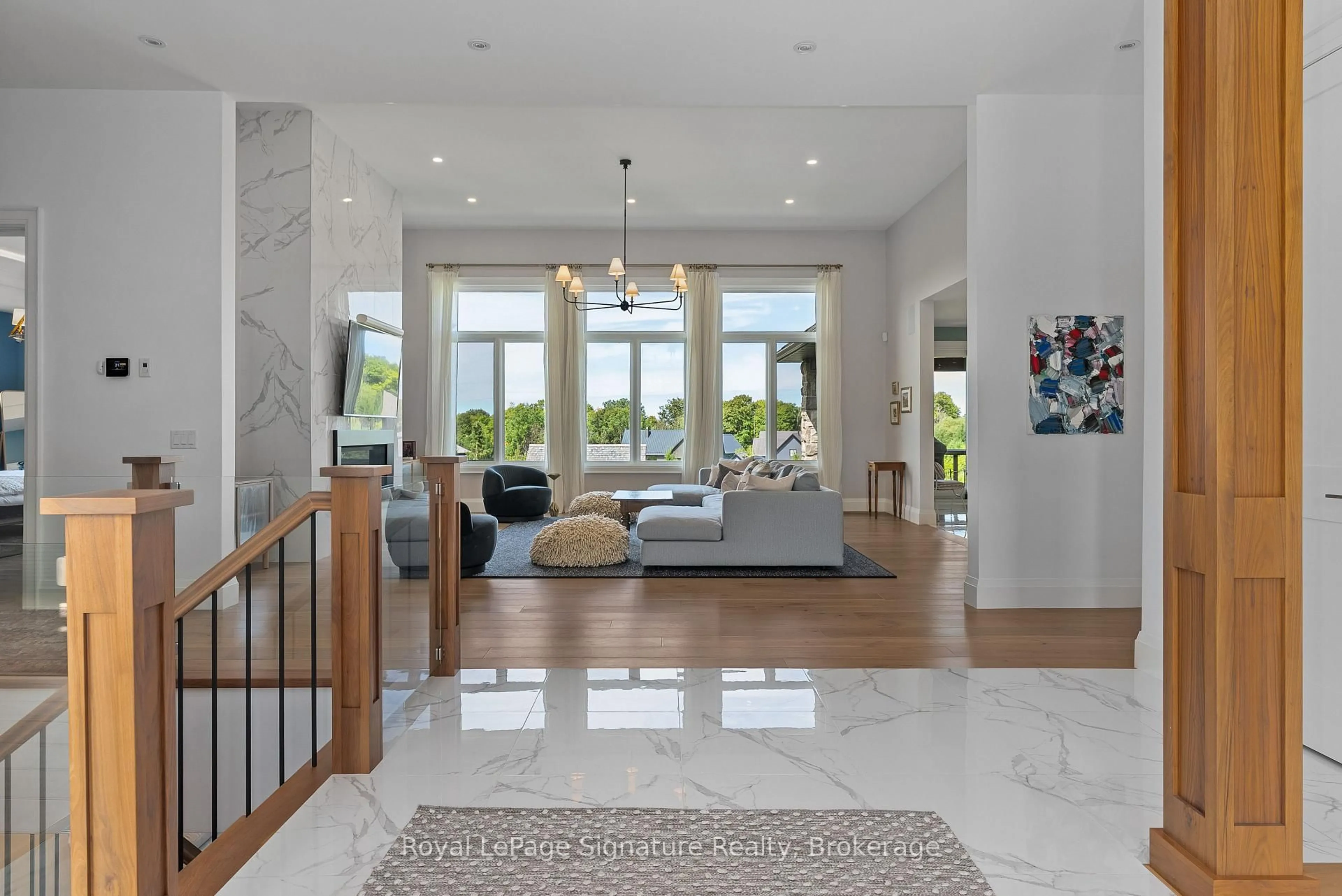 Indoor foyer for 105 STONE ZACK Lane, Blue Mountains Ontario N0H 1J0