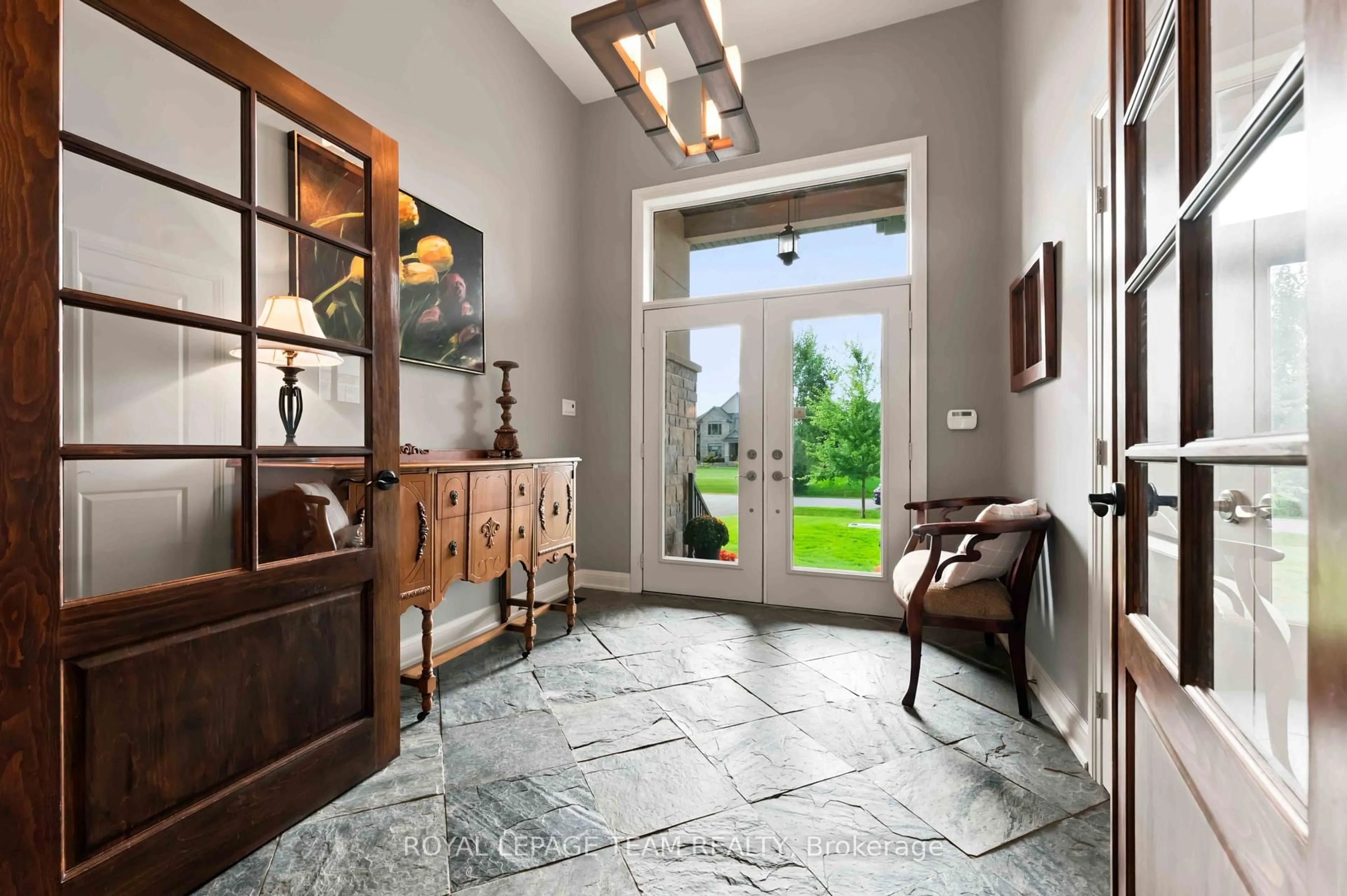 Indoor entryway for 1801 CEDARLAKES Way, Greely Ontario K4P 1G4