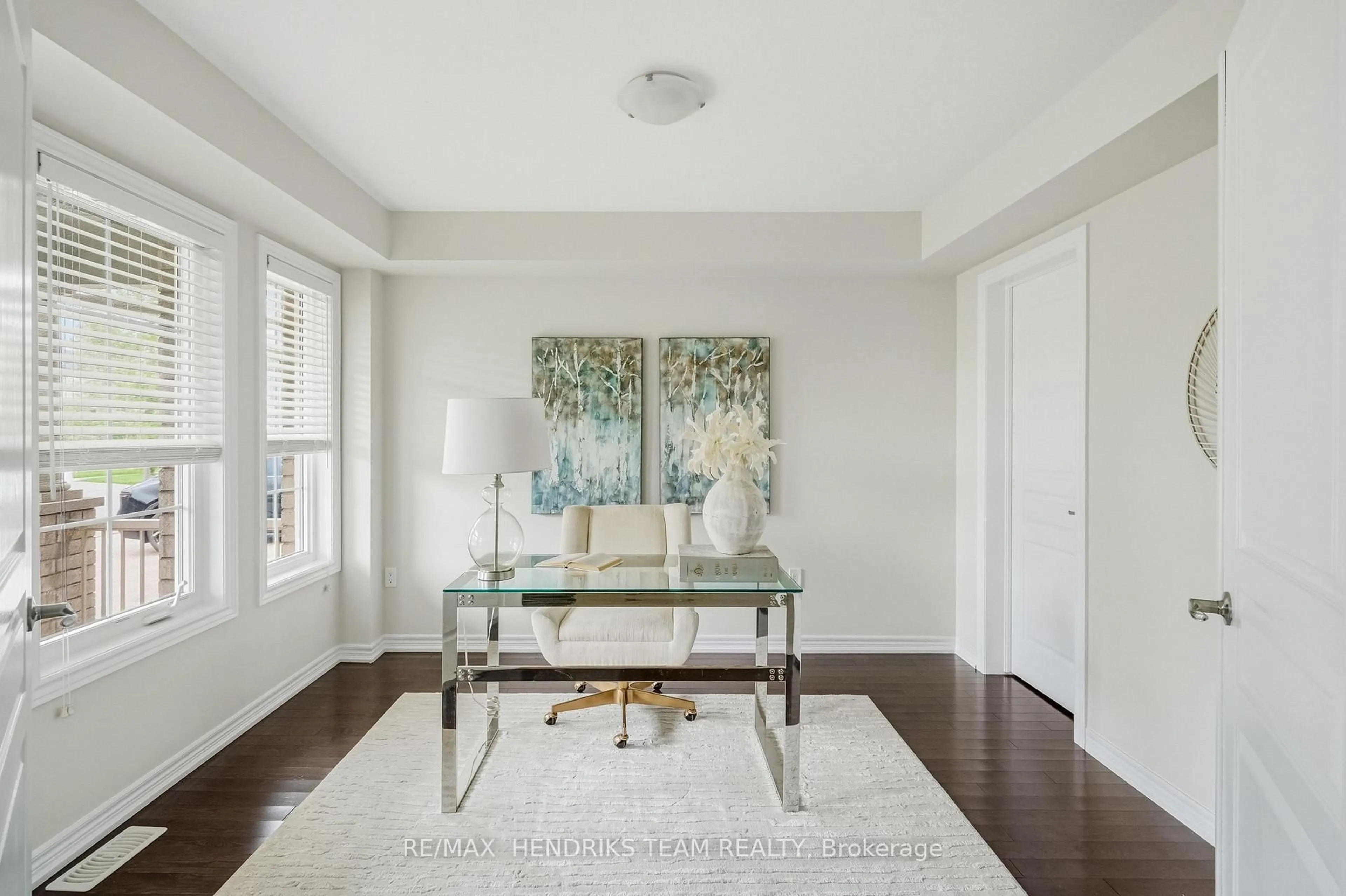 Indoor entryway for 12 Riley Ave, Pelham Ontario L3B 5N5