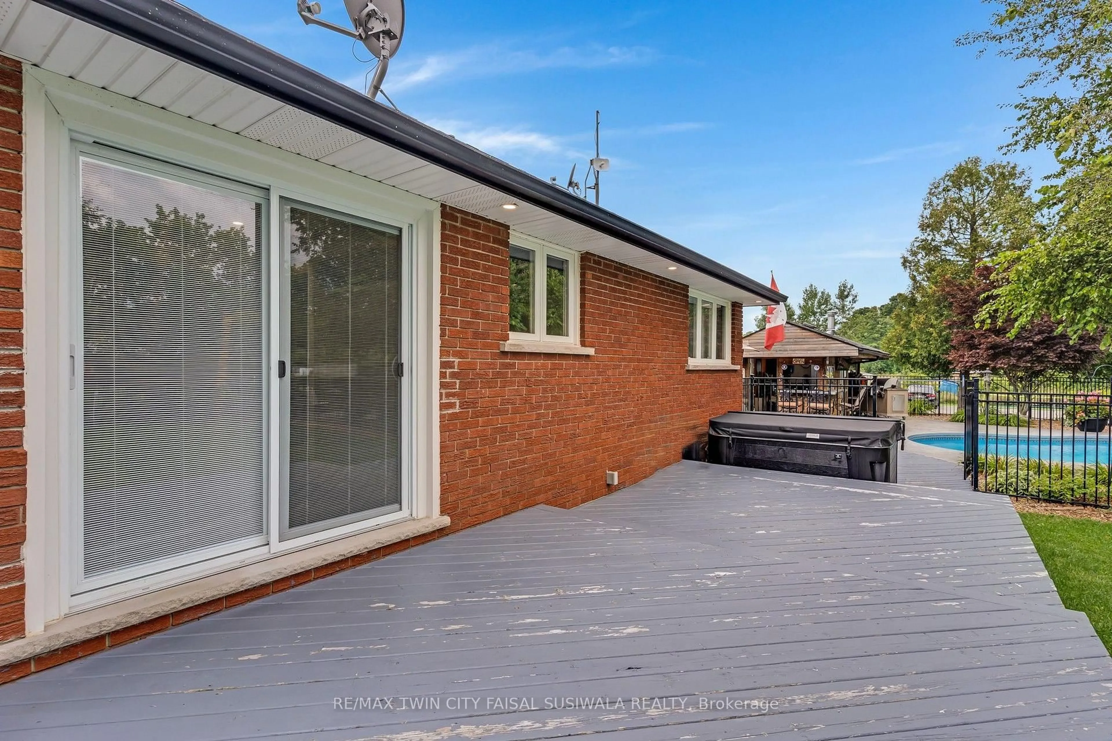 A pic from outside/outdoor area/front of a property/back of a property/a pic from drone, street for 2172 Centre Rd, Hamilton Ontario L0P 1B0
