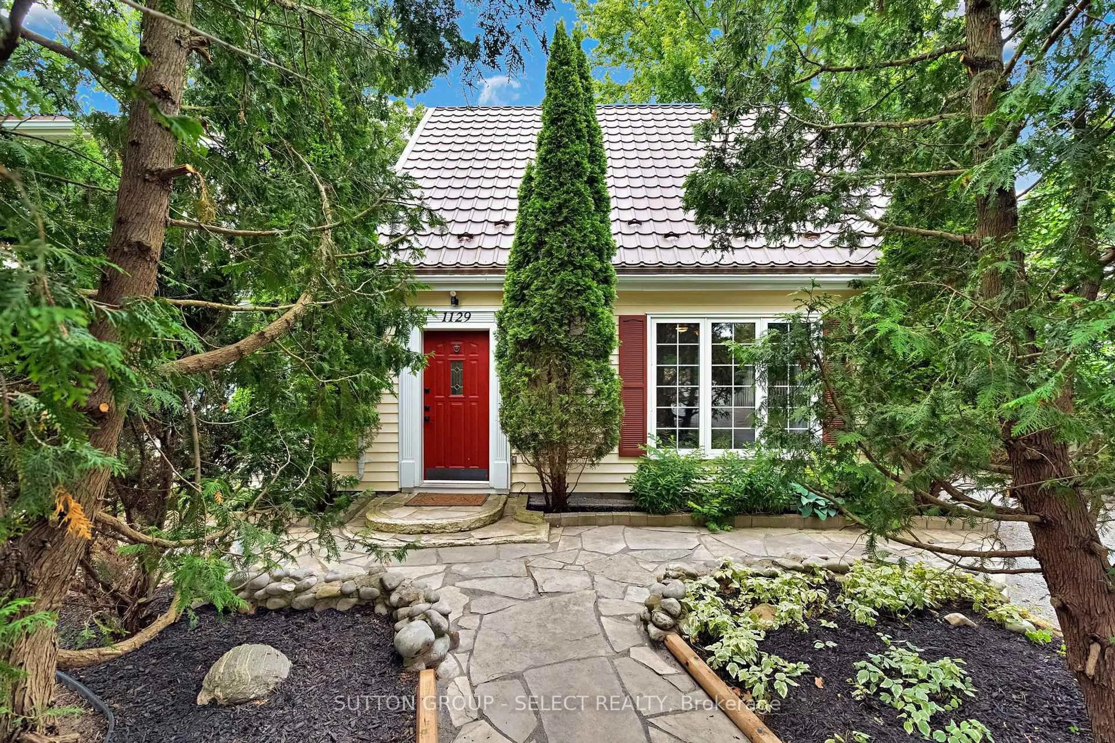 Indoor entryway for 1129 Sunningdale Rd, London North Ontario N5X 4B1