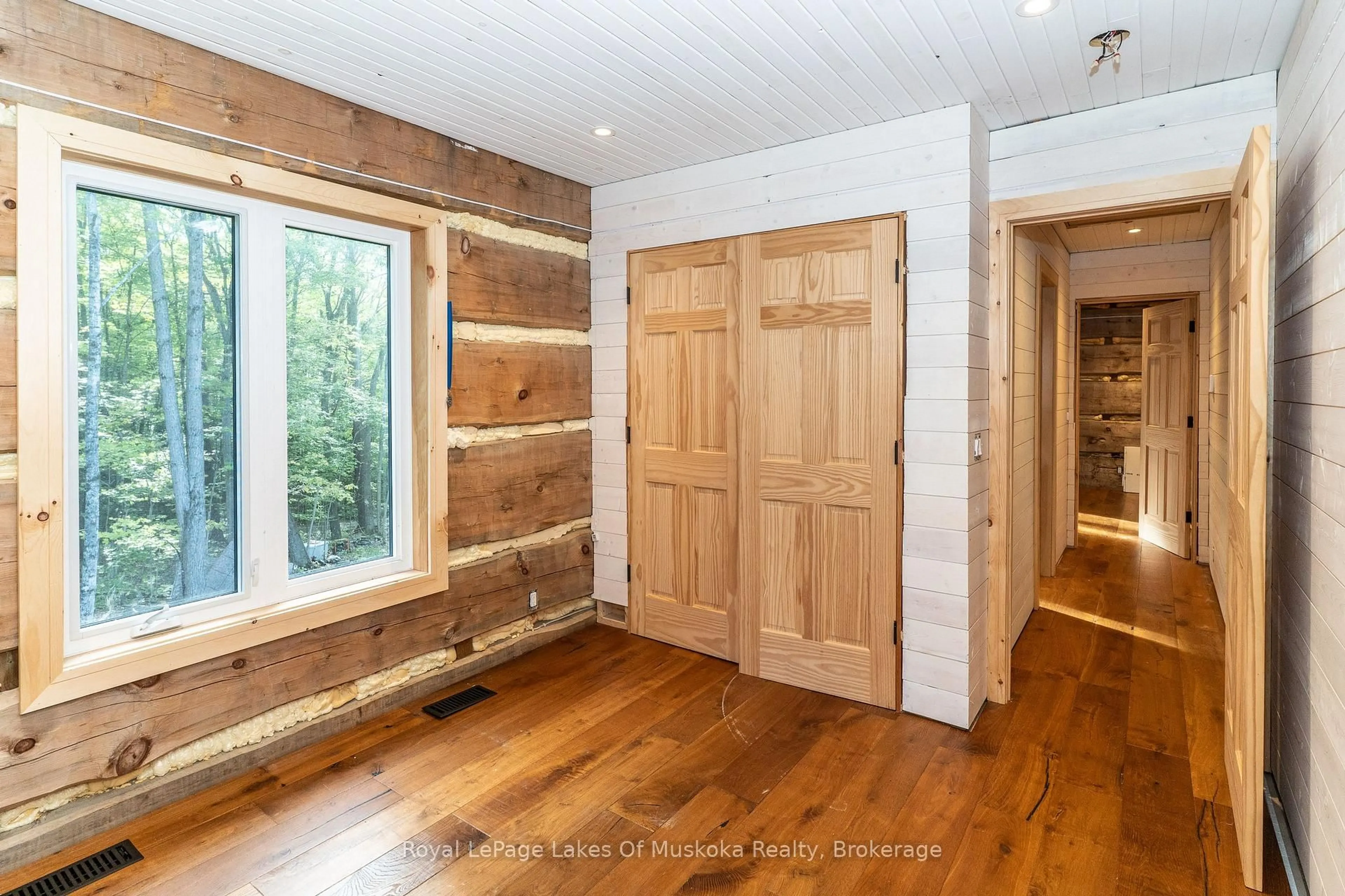 Indoor entryway for 1029 Whiteside Rd, Muskoka Lakes Ontario P0B 1J0