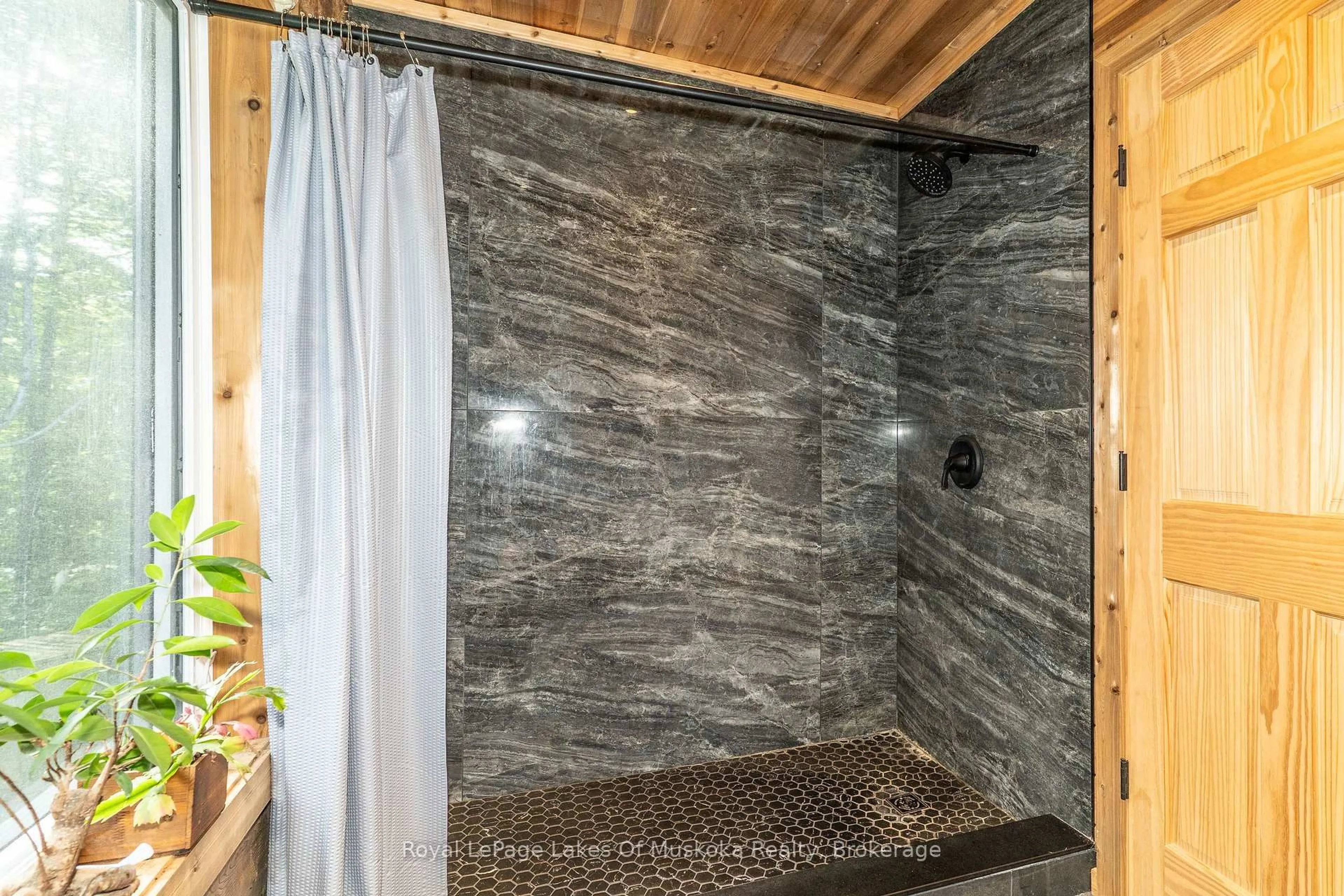 Contemporary bathroom, ceramic/tile floor for 1029 Whiteside Rd, Muskoka Lakes Ontario P0B 1J0